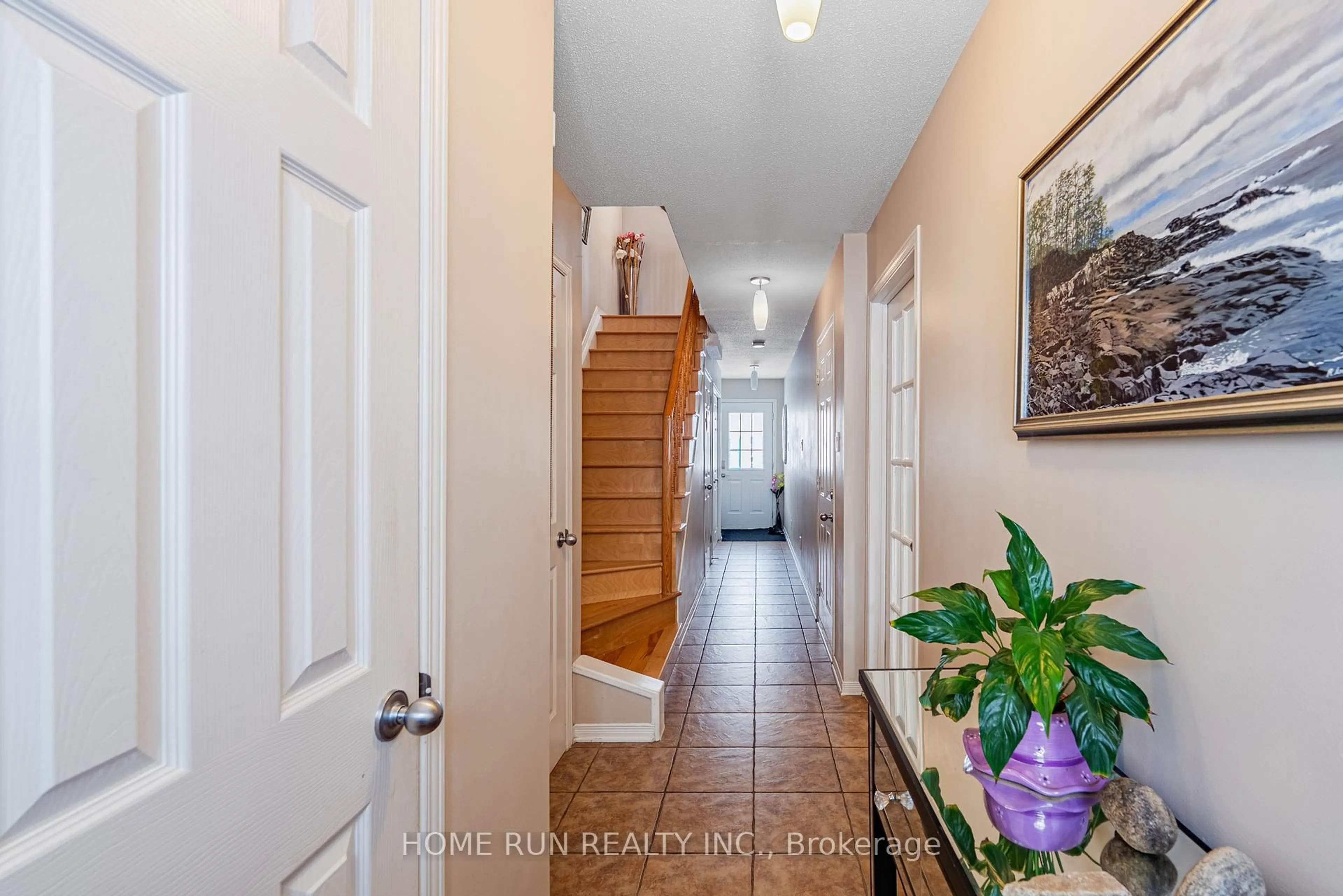 Indoor entryway for 90 EDENVALE Dr #207, Kanata Ontario K2K 3N9