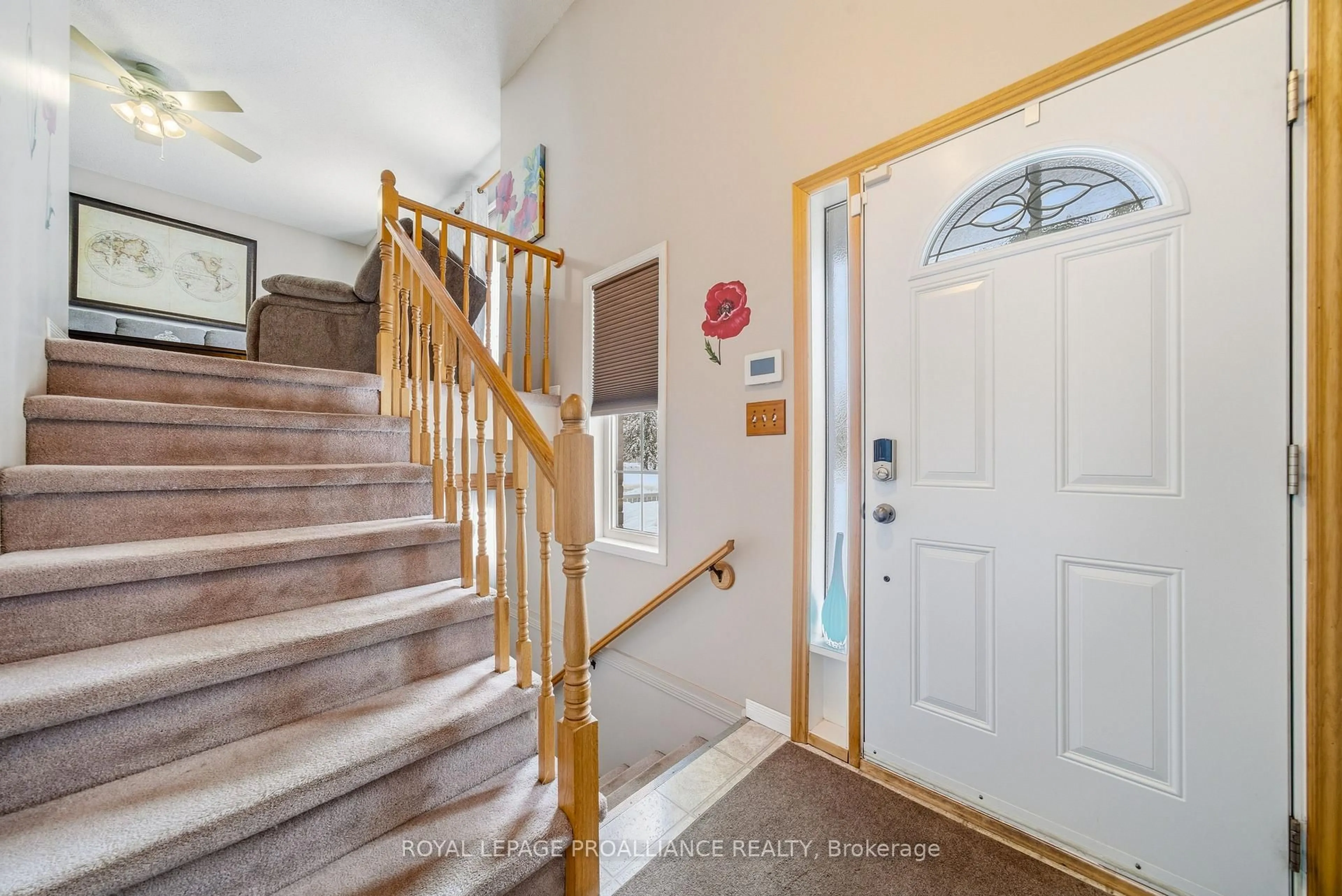 Indoor foyer for 229 West St, Quinte West Ontario K8V 2N1