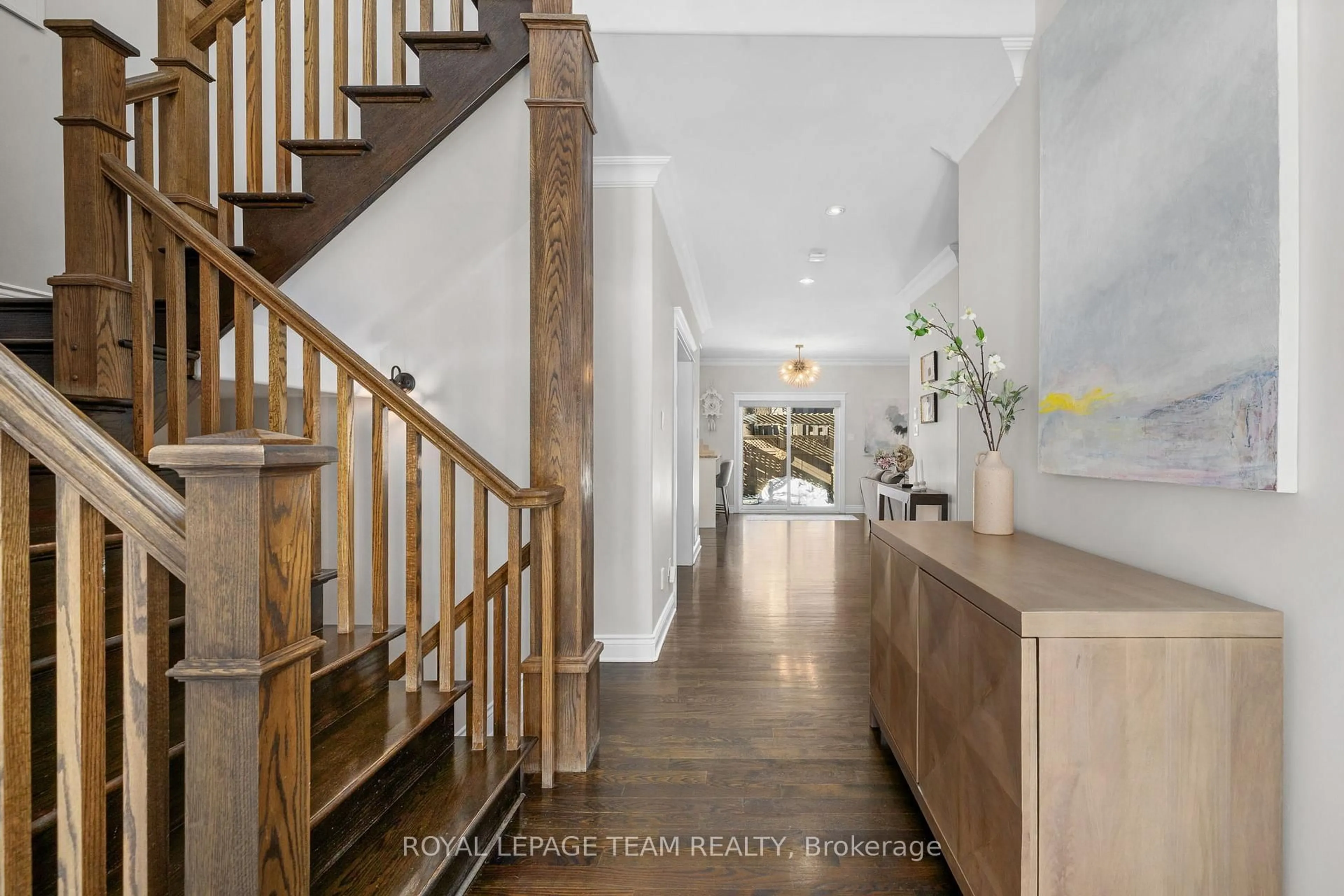 Indoor entryway for 112 Cole Porter St, Ottawa Ontario K2A 3S4