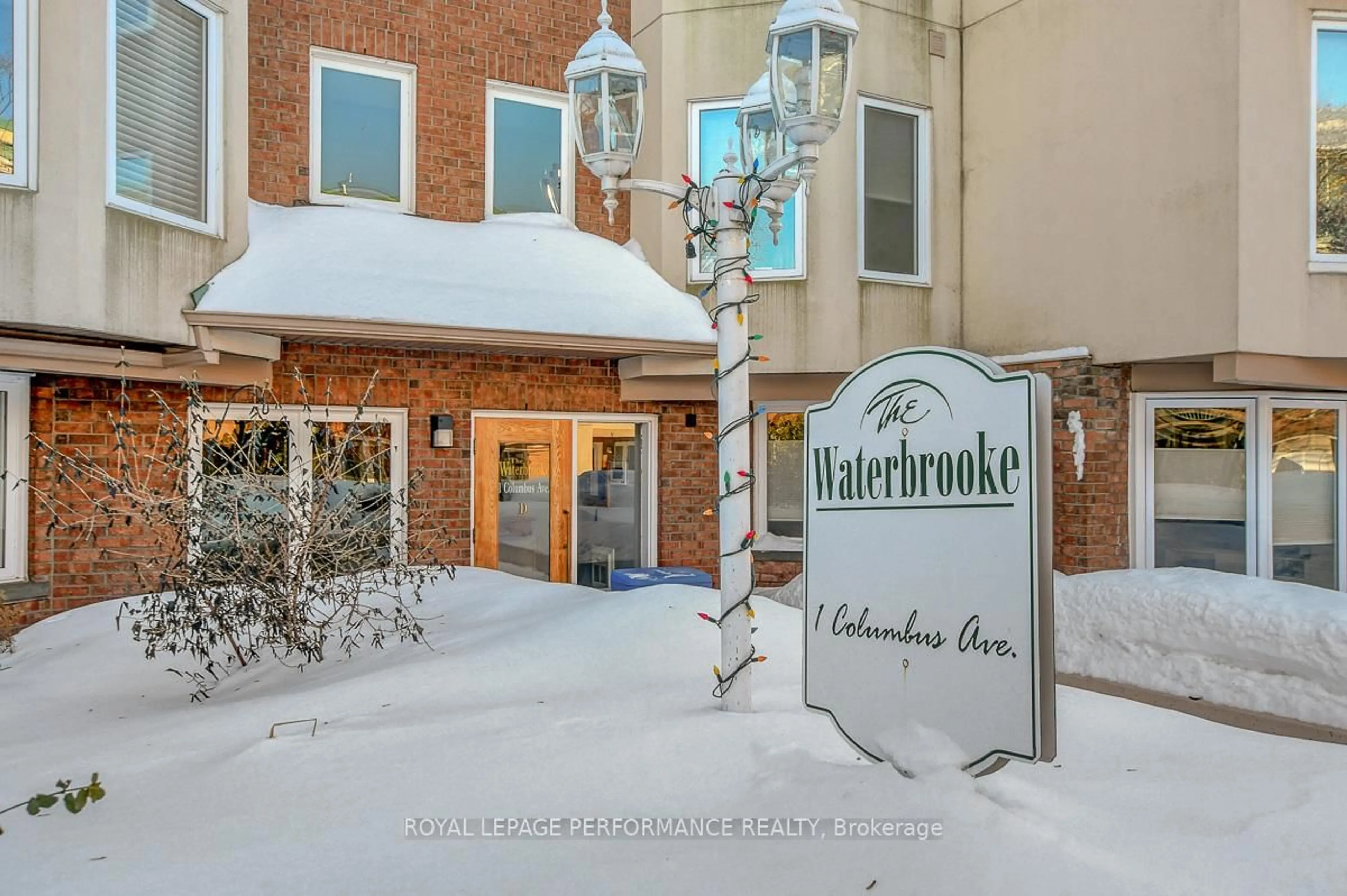 Indoor foyer for 1 Columbus Ave #401D, Ottawa Ontario K1K 4L1