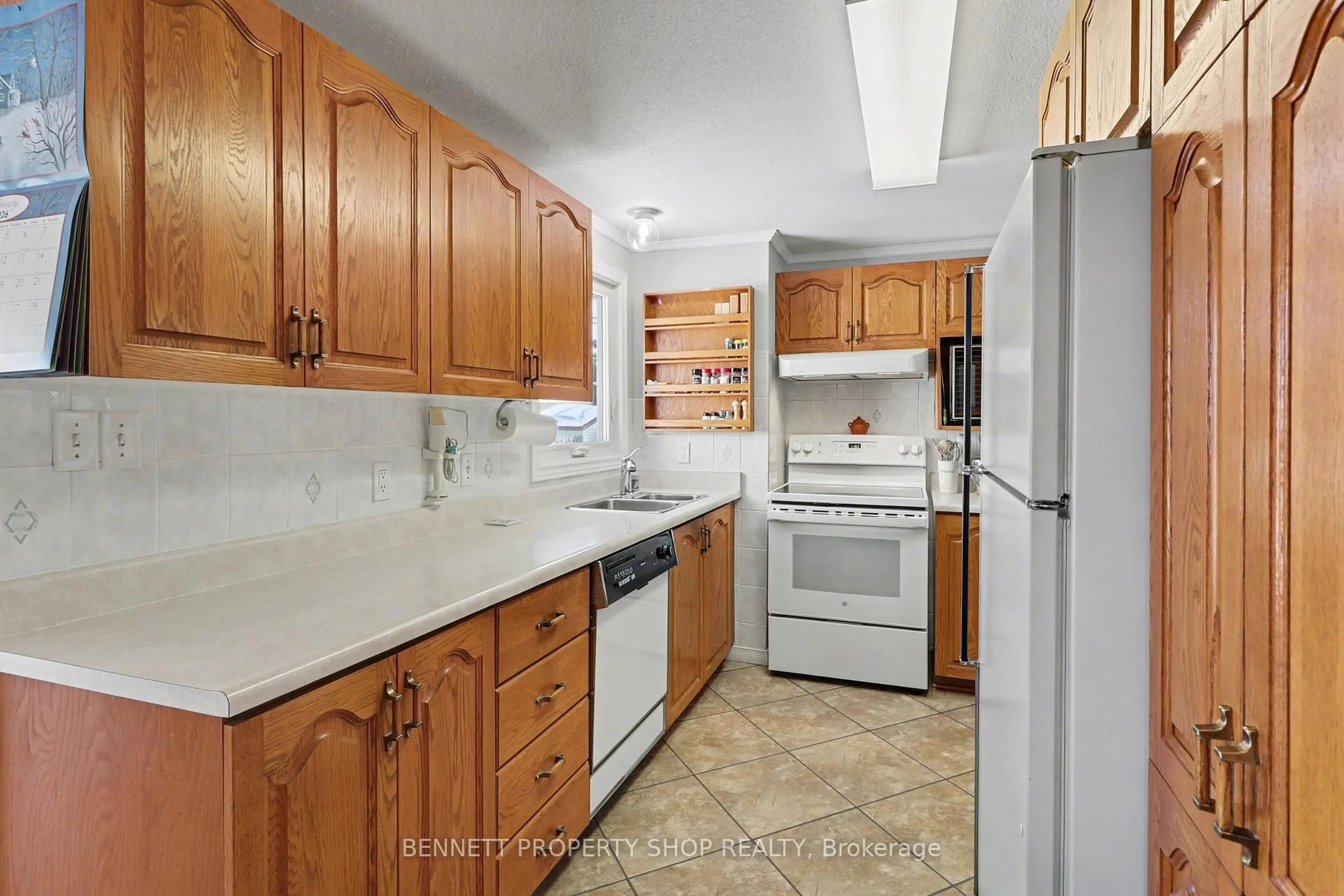 Standard kitchen, ceramic/tile floor for 1503 Blackheath St, Orleans Ontario K1E 1K6