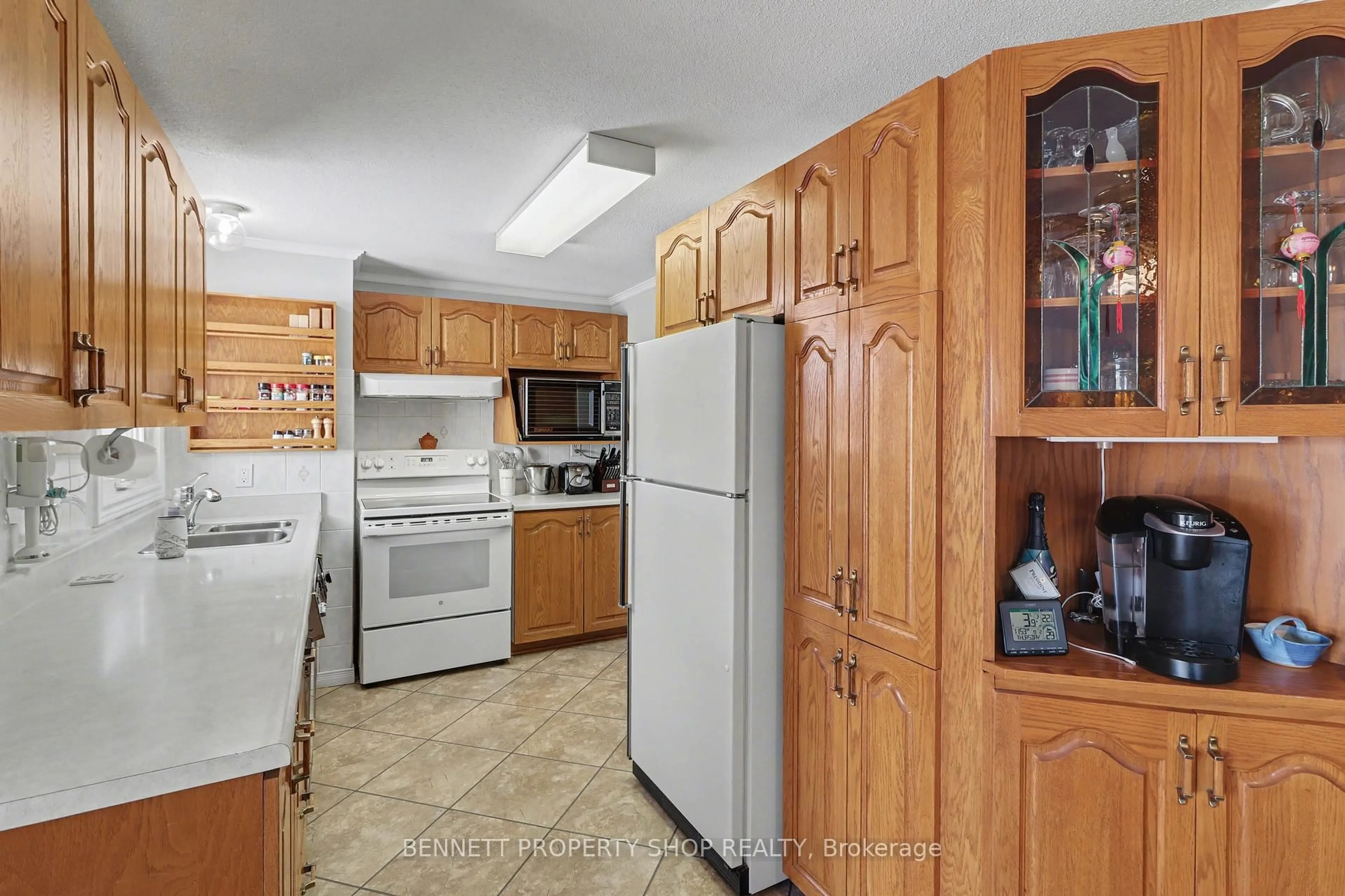 Standard kitchen, unknown for 1503 Blackheath St, Orleans Ontario K1E 1K6