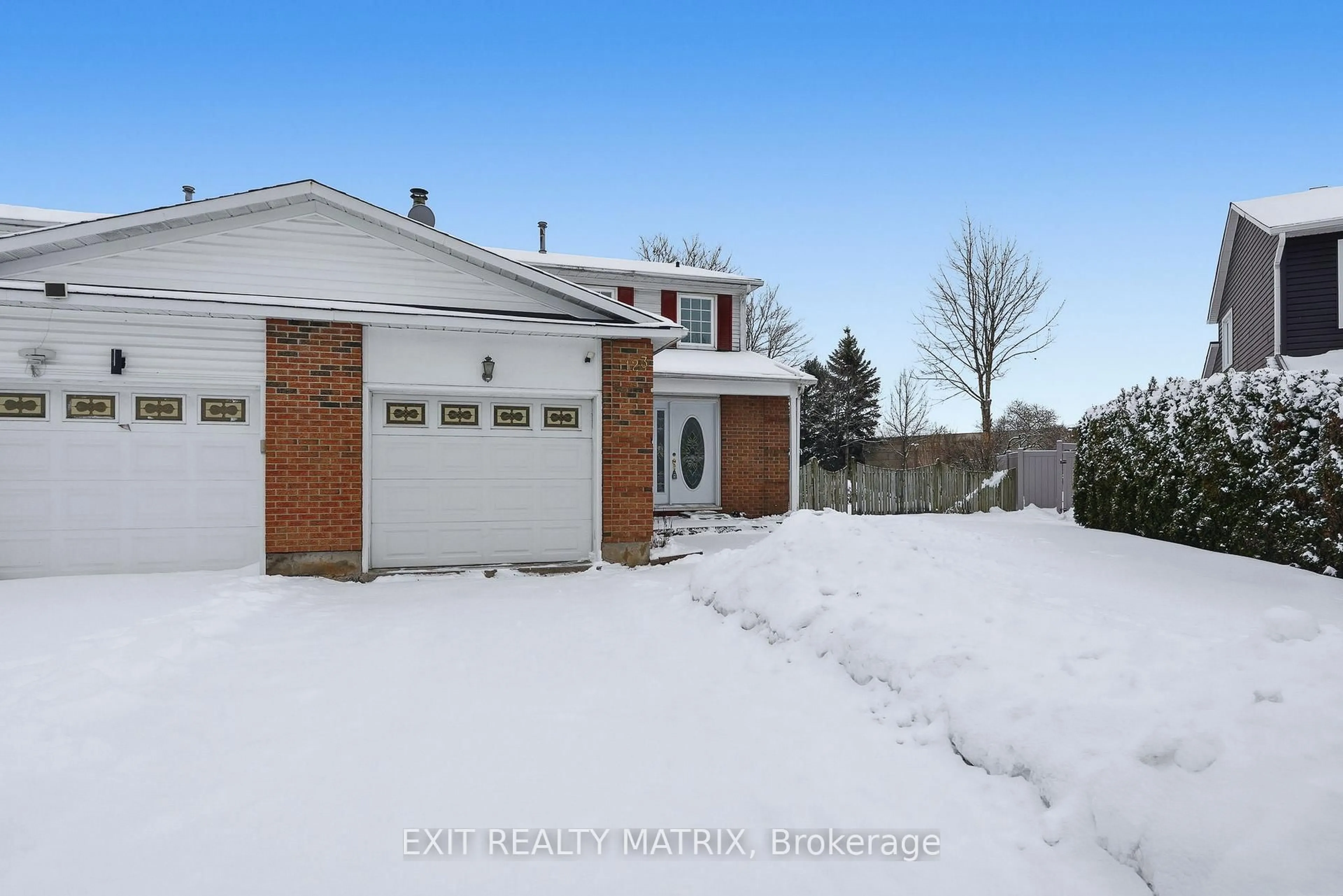 A pic from outside/outdoor area/front of a property/back of a property/a pic from drone, street for 1123 Burgundy Lane, Orleans Ontario K1C 2M9