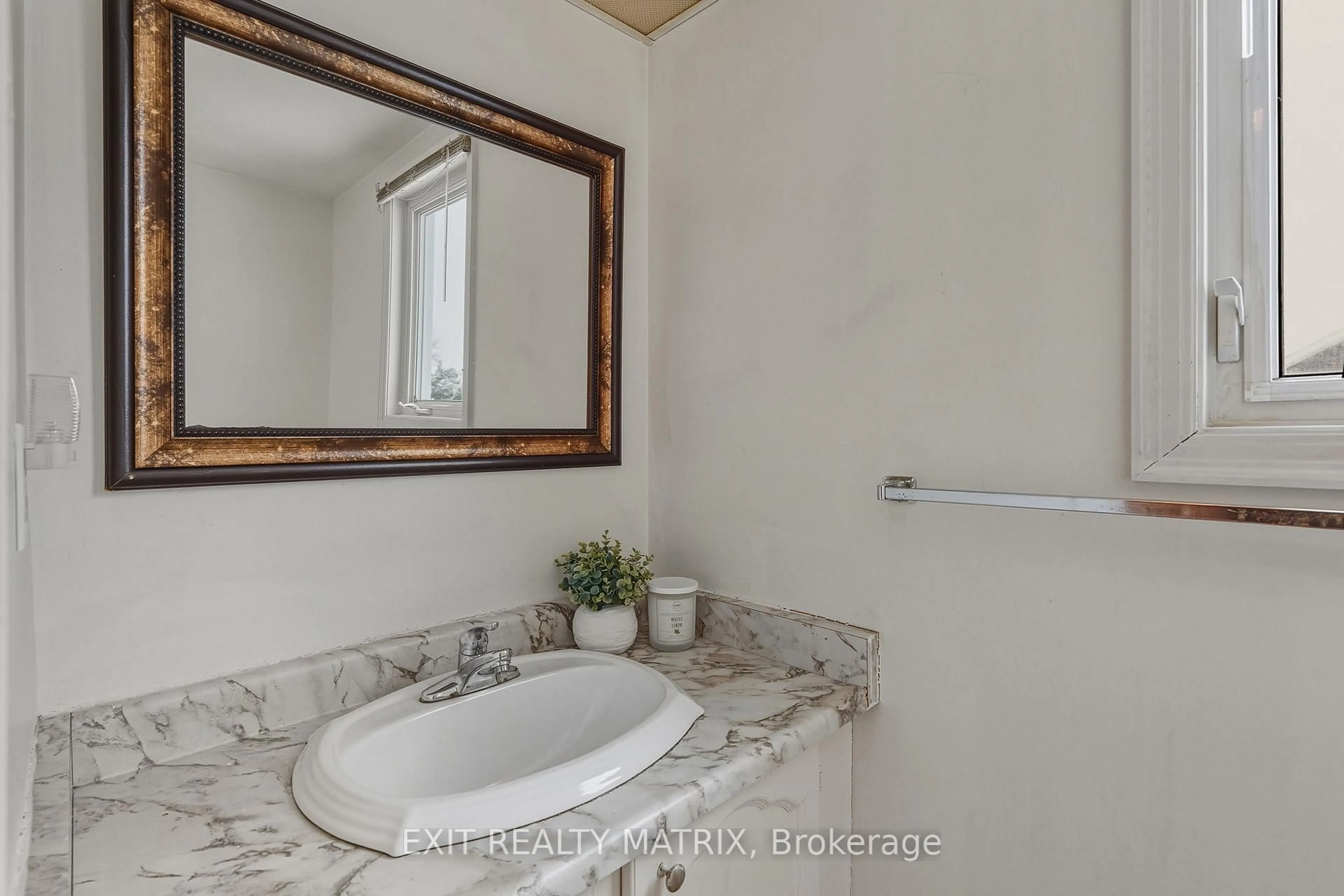 Standard bathroom, ceramic/tile floor for 1123 Burgundy Lane, Orleans Ontario K1C 2M9