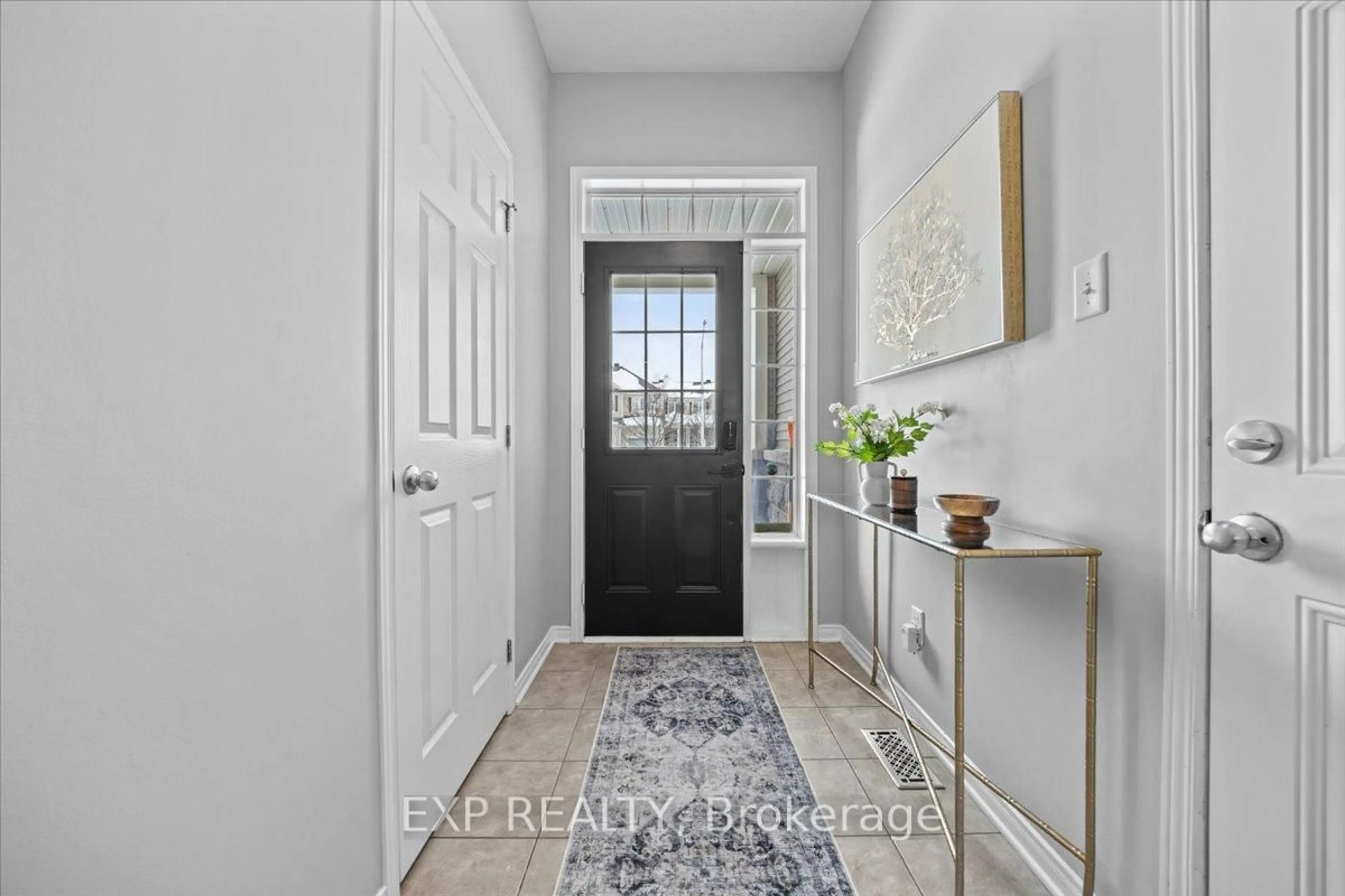 Indoor entryway for 589 Pepperville Cres, Ottawa Ontario K2M 0E7