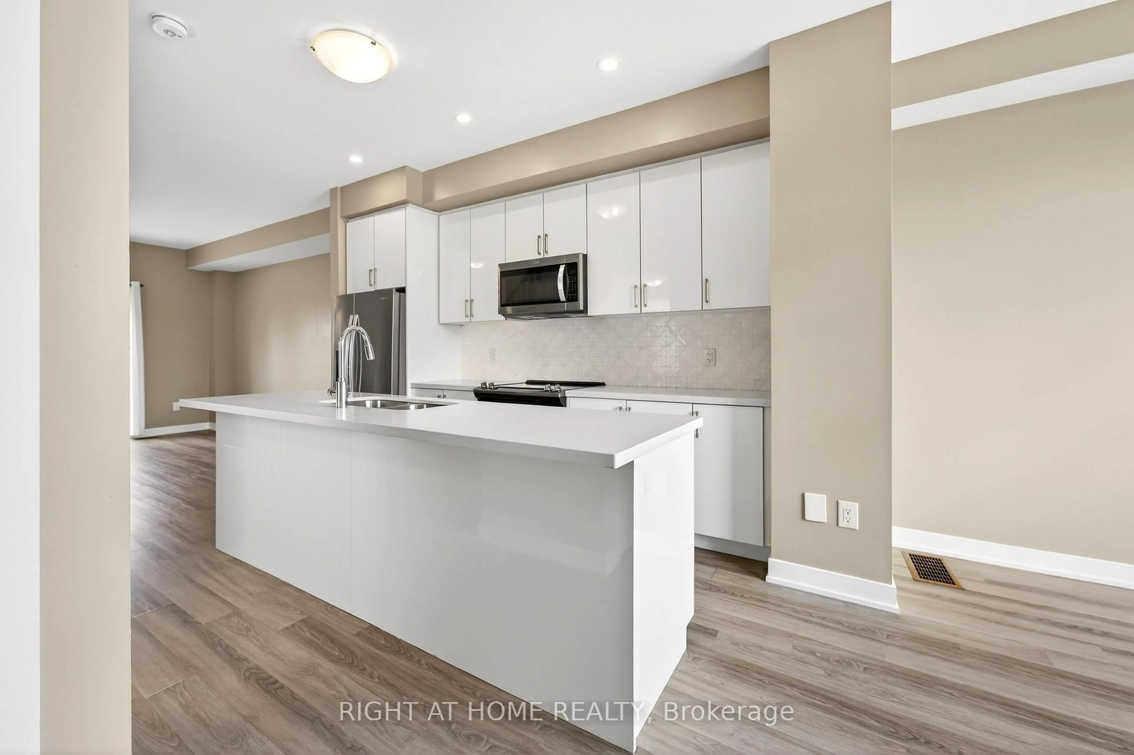 Open concept kitchen, unknown for 48 Markle Cres, Hamilton Ontario L9G 0H3