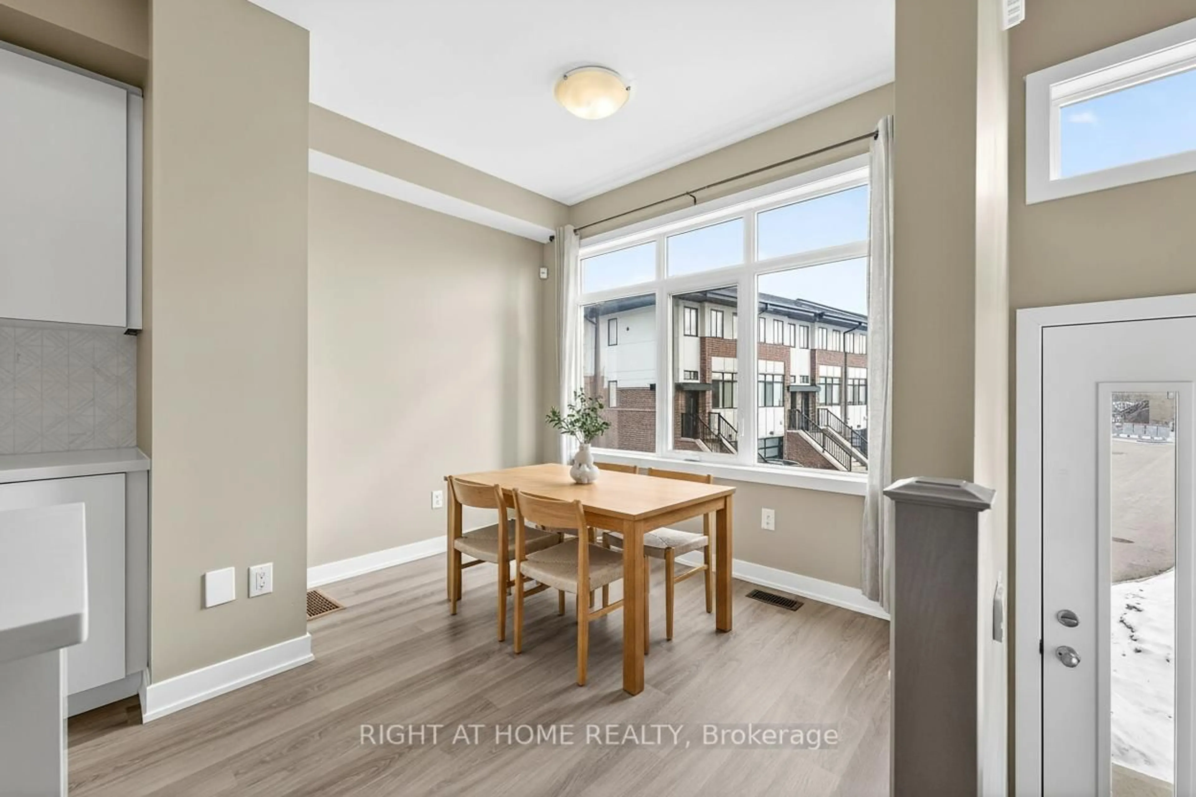 Unknown for 48 Markle Cres, Hamilton Ontario L9G 0H3