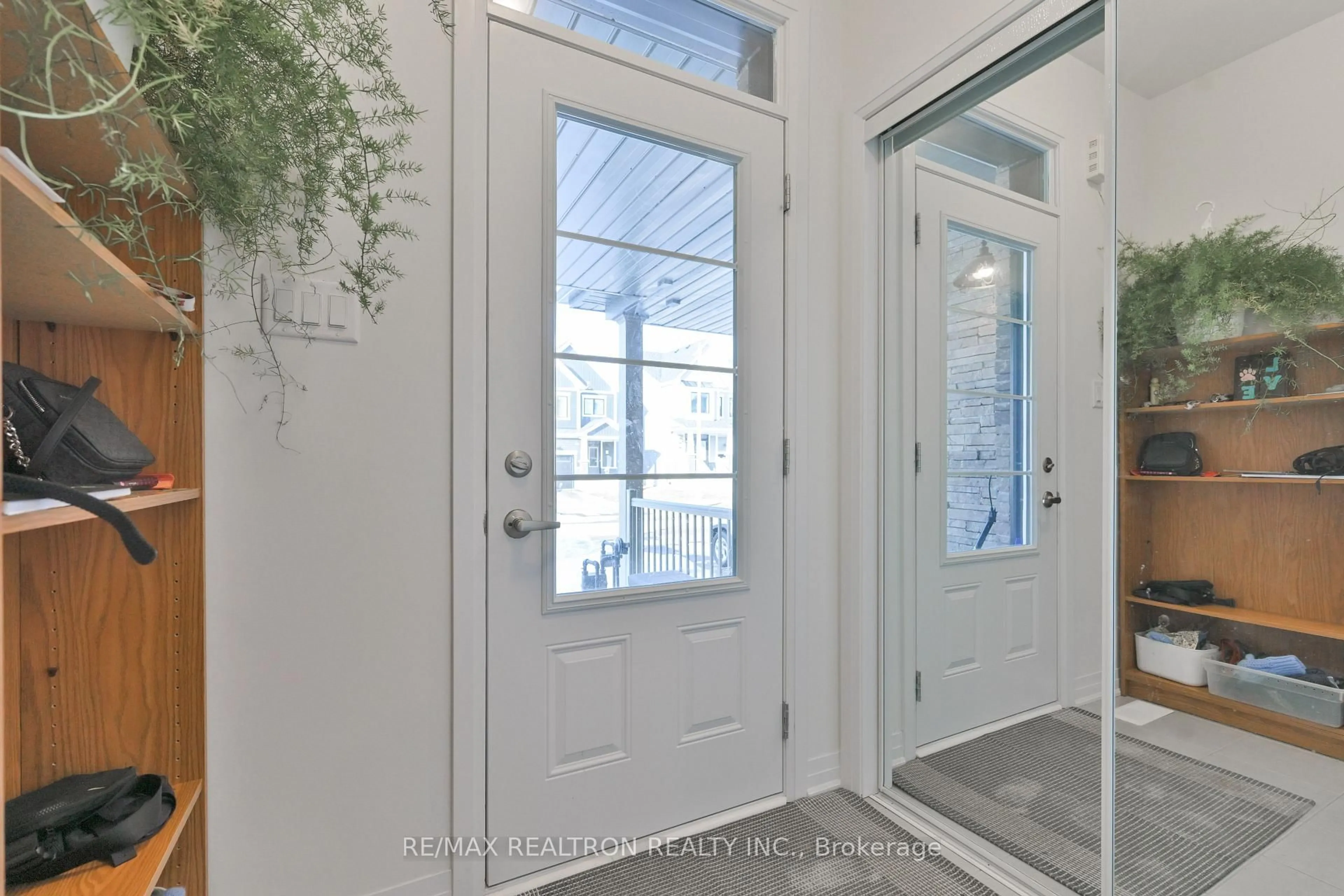 Indoor entryway for 89 Masters St, Welland Ontario L3B 0N4