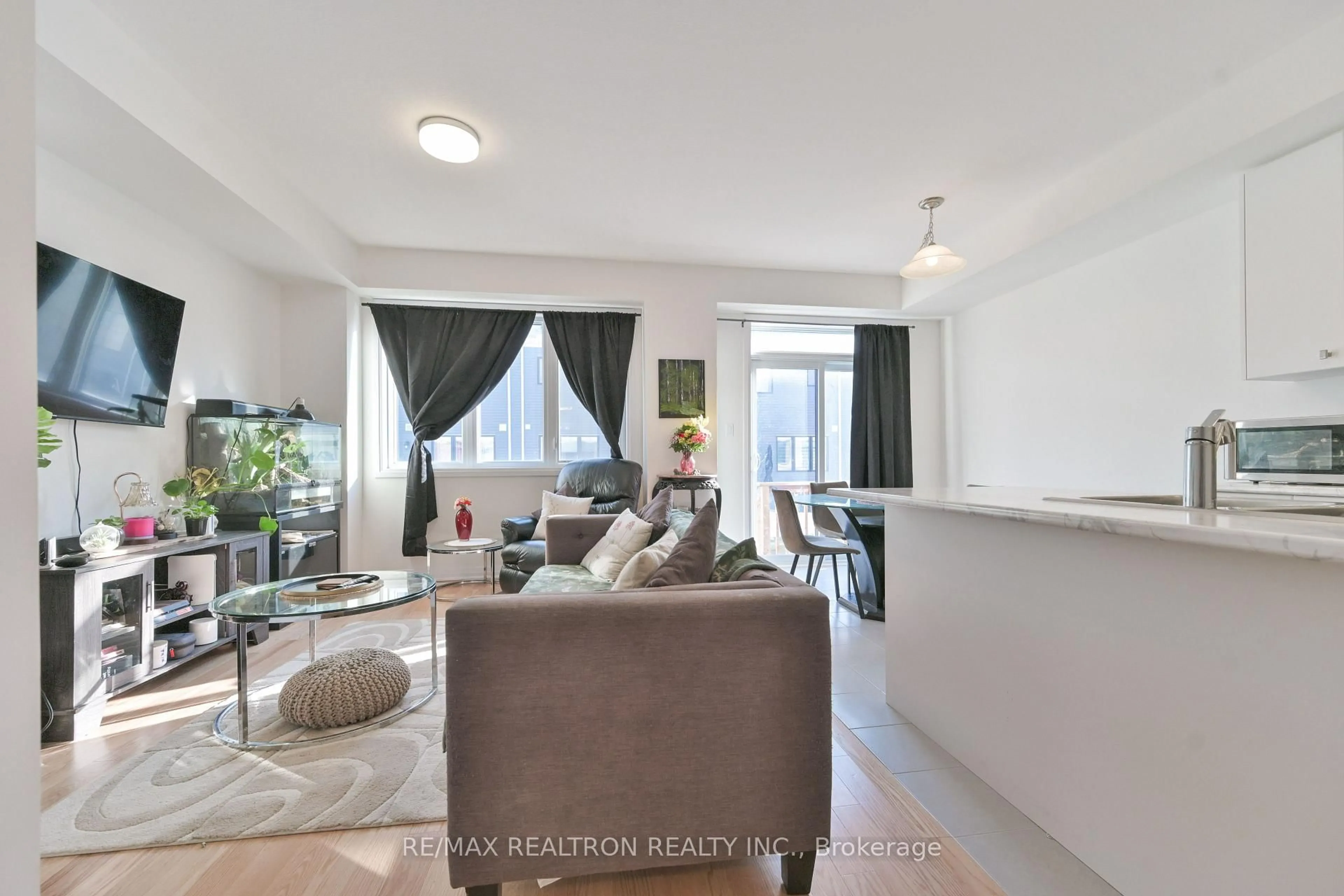 Living room with furniture, unknown for 89 Masters St, Welland Ontario L3B 0N4