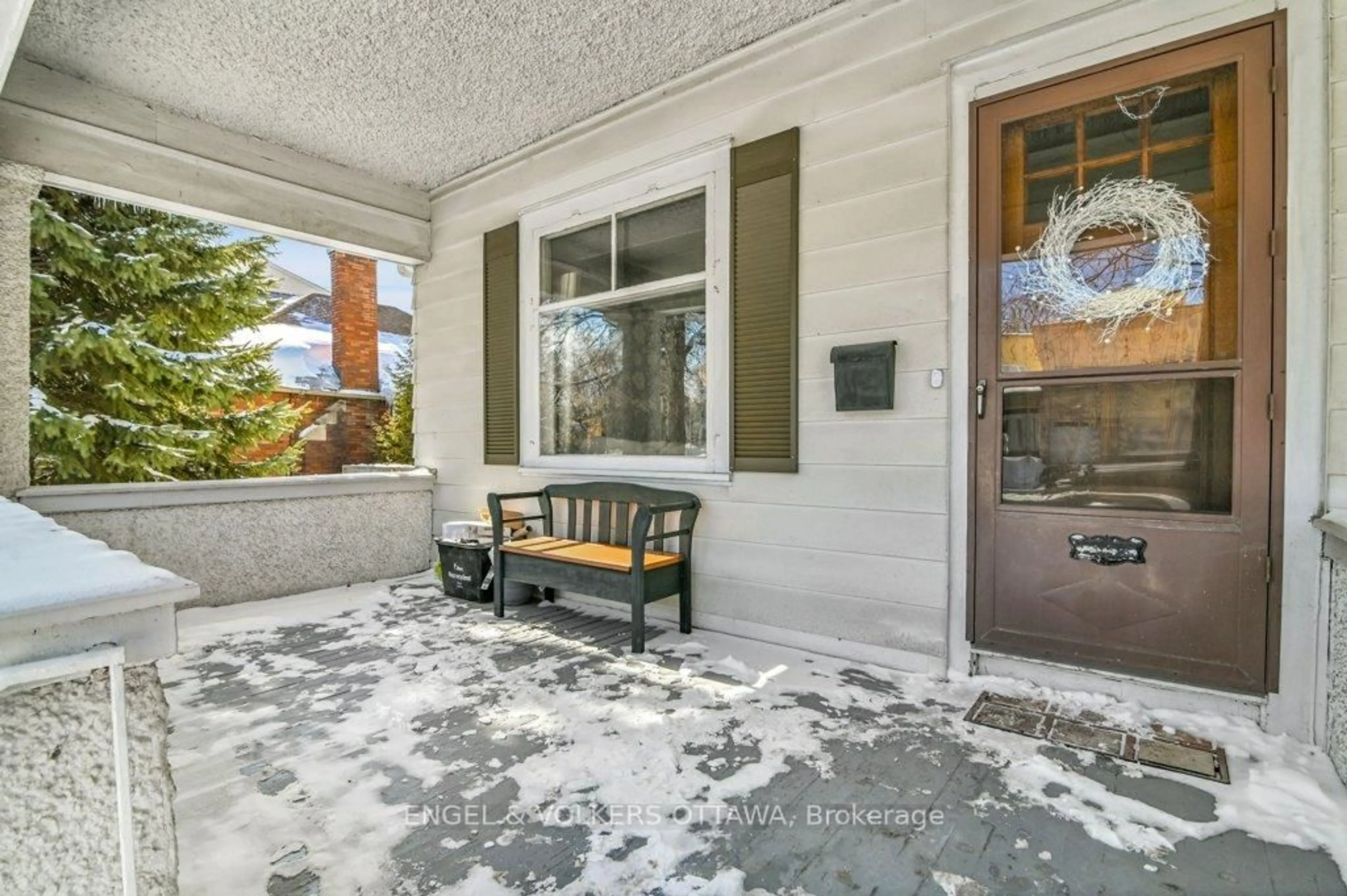 Patio, street for 650 Churchill Ave, Ottawa Ontario K1Z 5G1