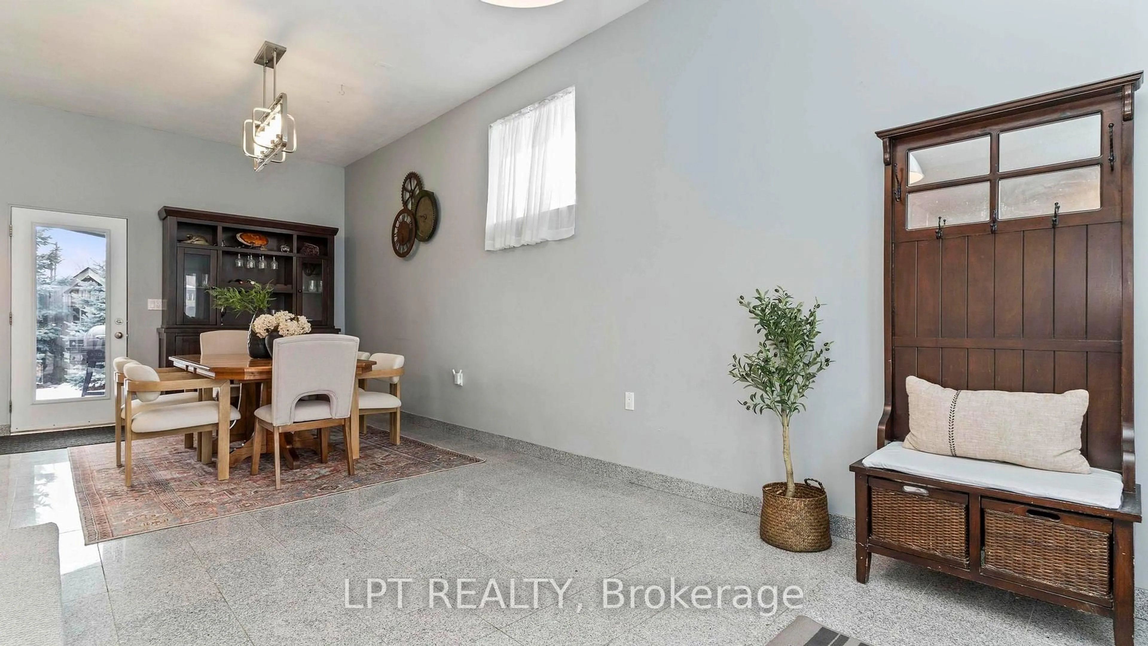 Unknown for 631 Elm St, St. Thomas Ontario N5R 1K9