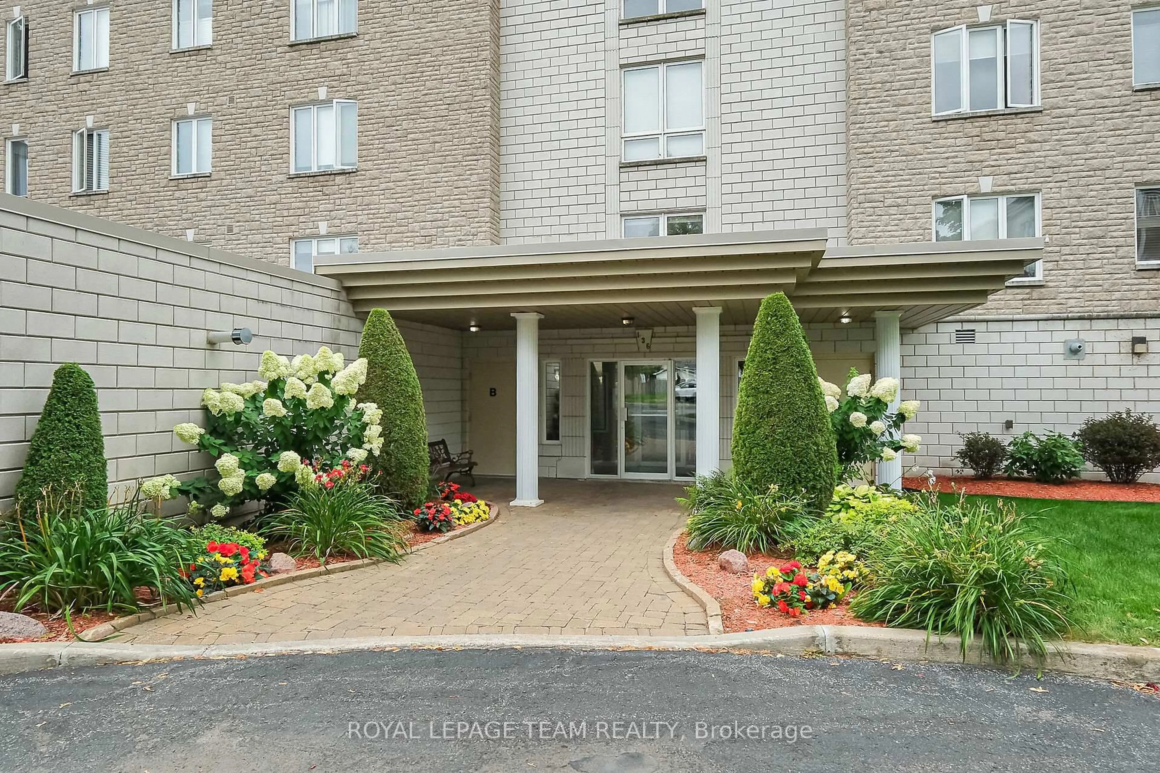 Indoor foyer for 136 Edwards St #503, Clarence-Rockland Ontario K4K 1T5