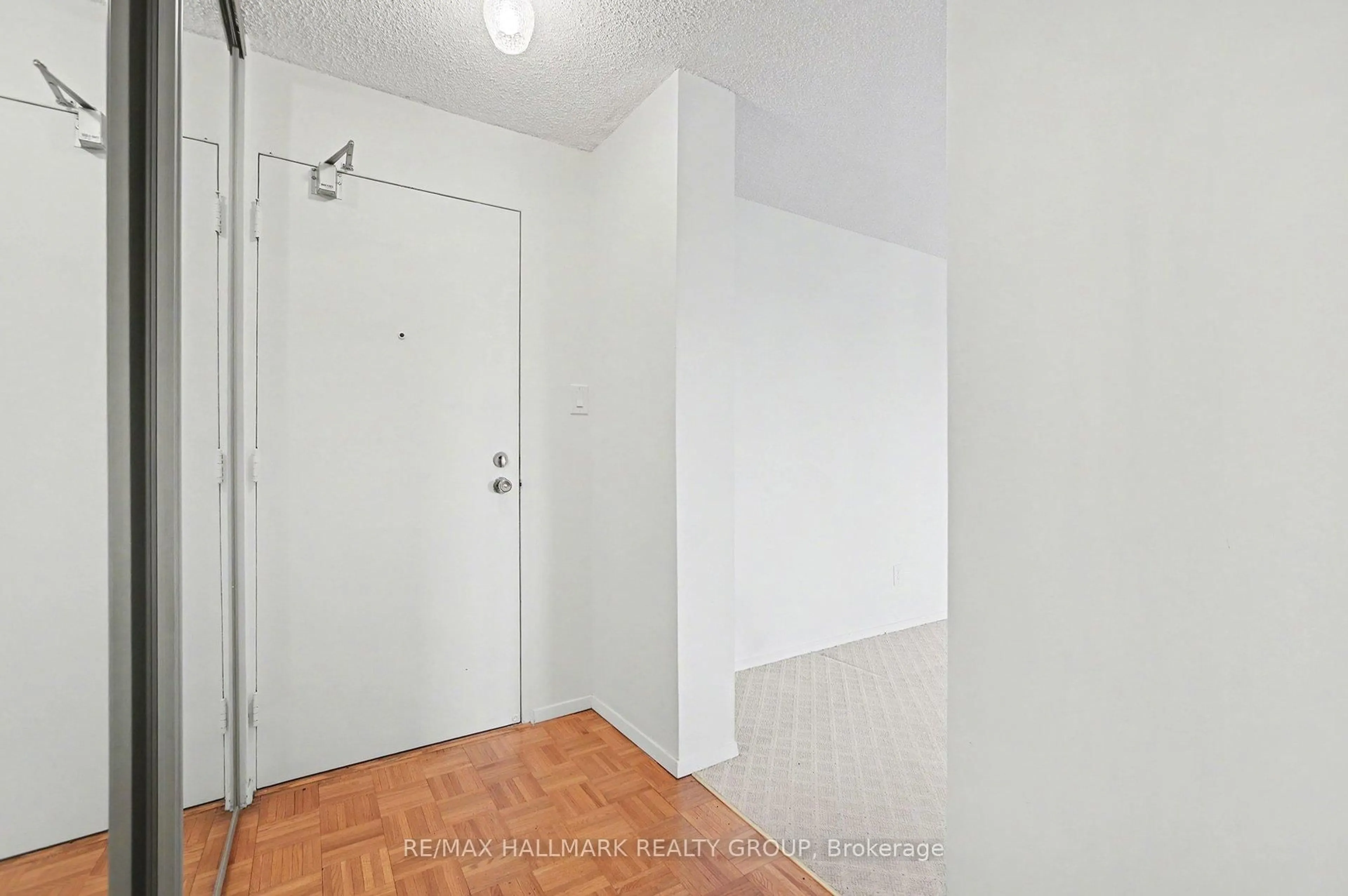 Unknown for 665 Bathgate Dr #1402, Ottawa Ontario K1K 3Y4