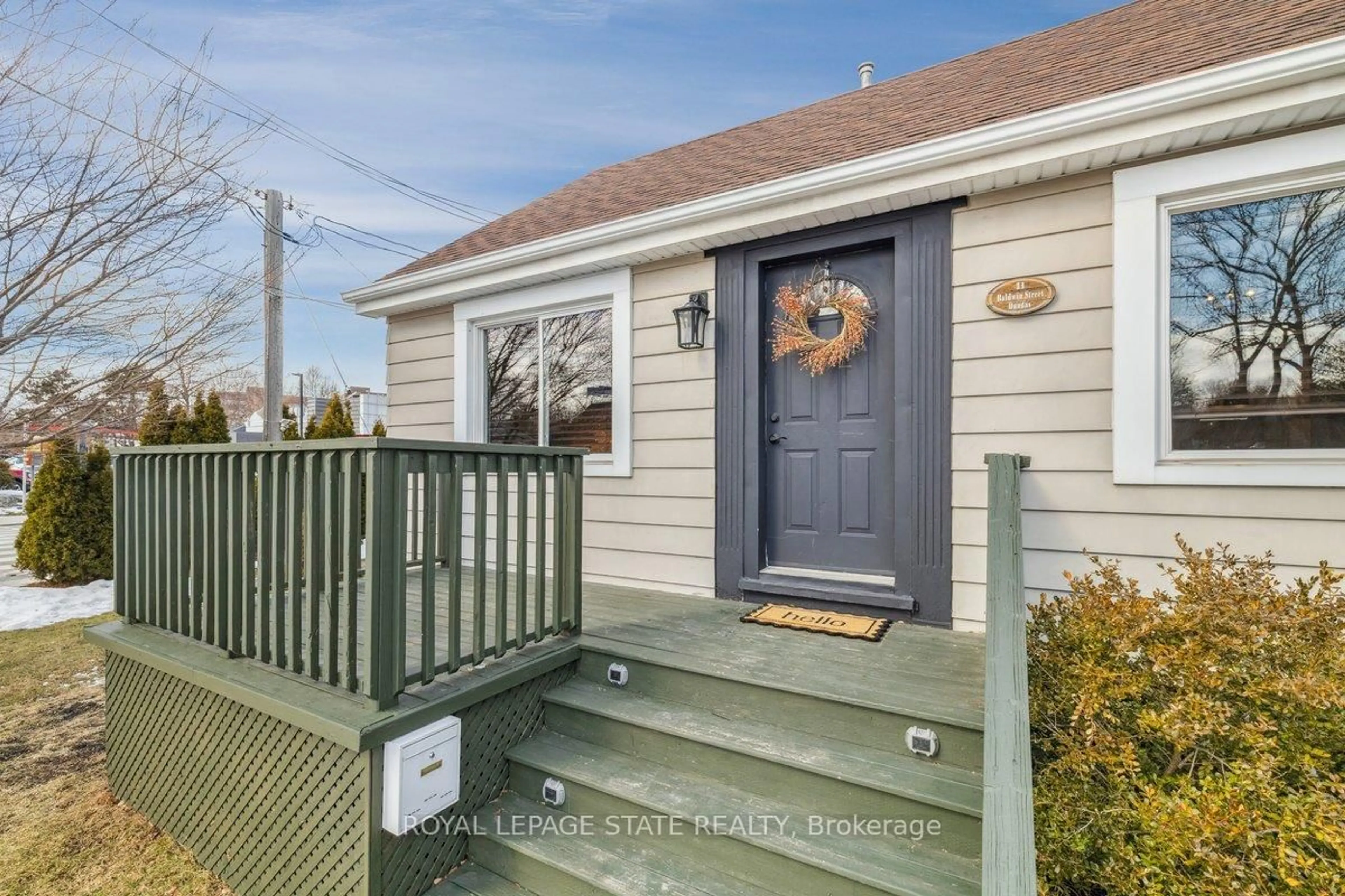 Home with vinyl exterior material, street for 41 Baldwin St, Hamilton Ontario L9H 1A7