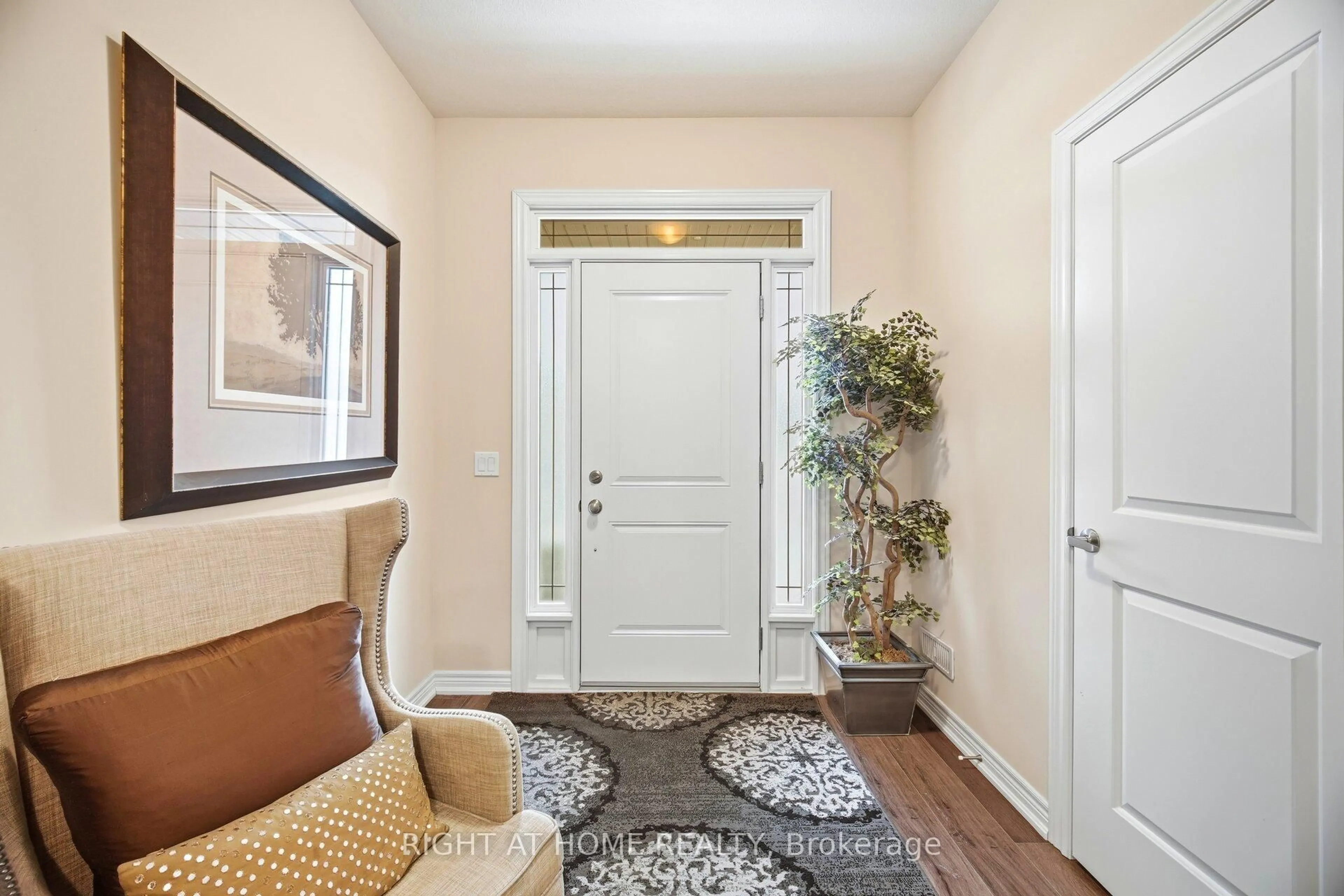 Indoor entryway for 19 Picardy Dr #61, Hamilton Ontario L8J 2T7