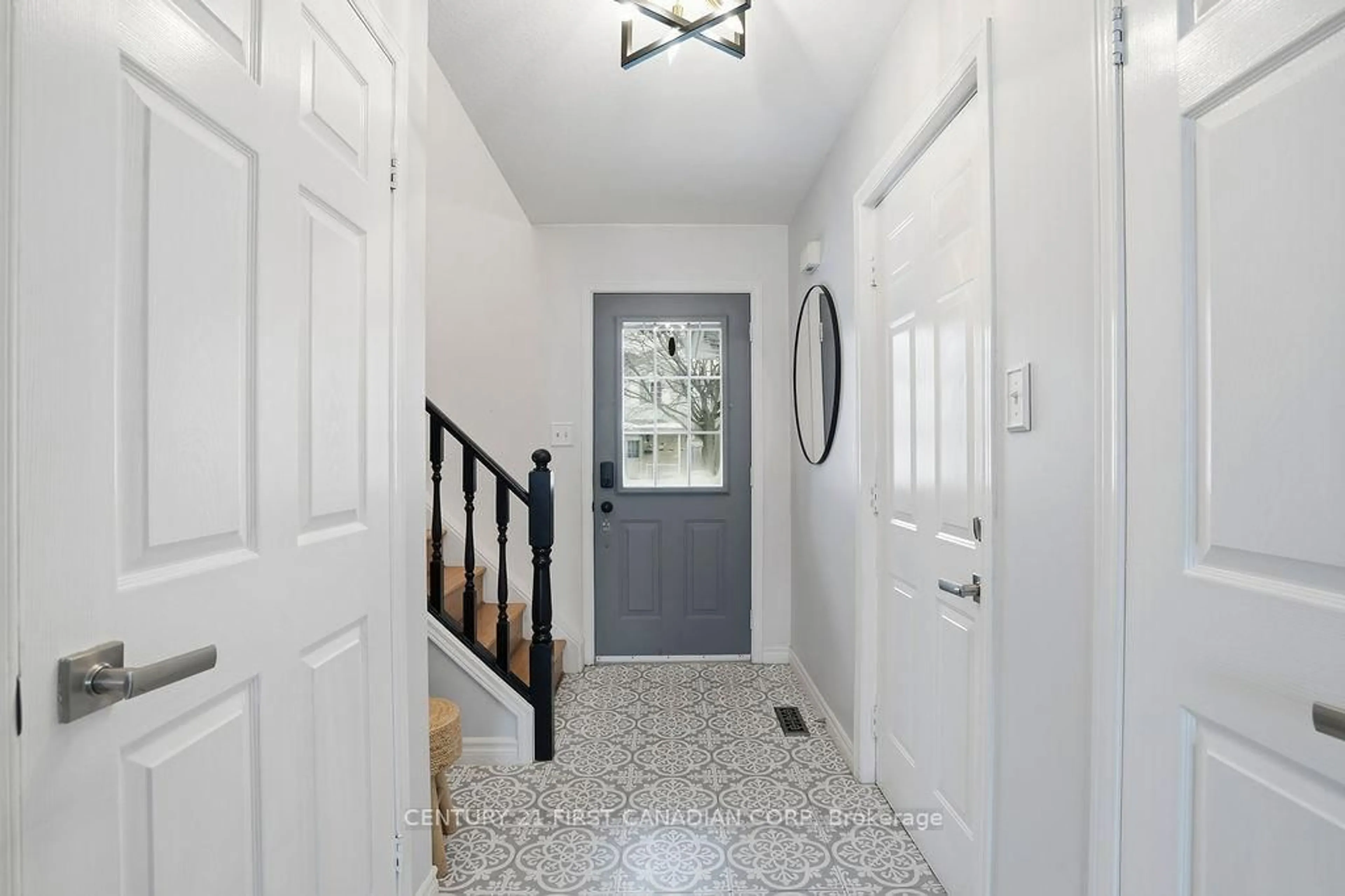 Indoor entryway for 750 Osgoode Dr #28, London South Ontario N6E 2G2