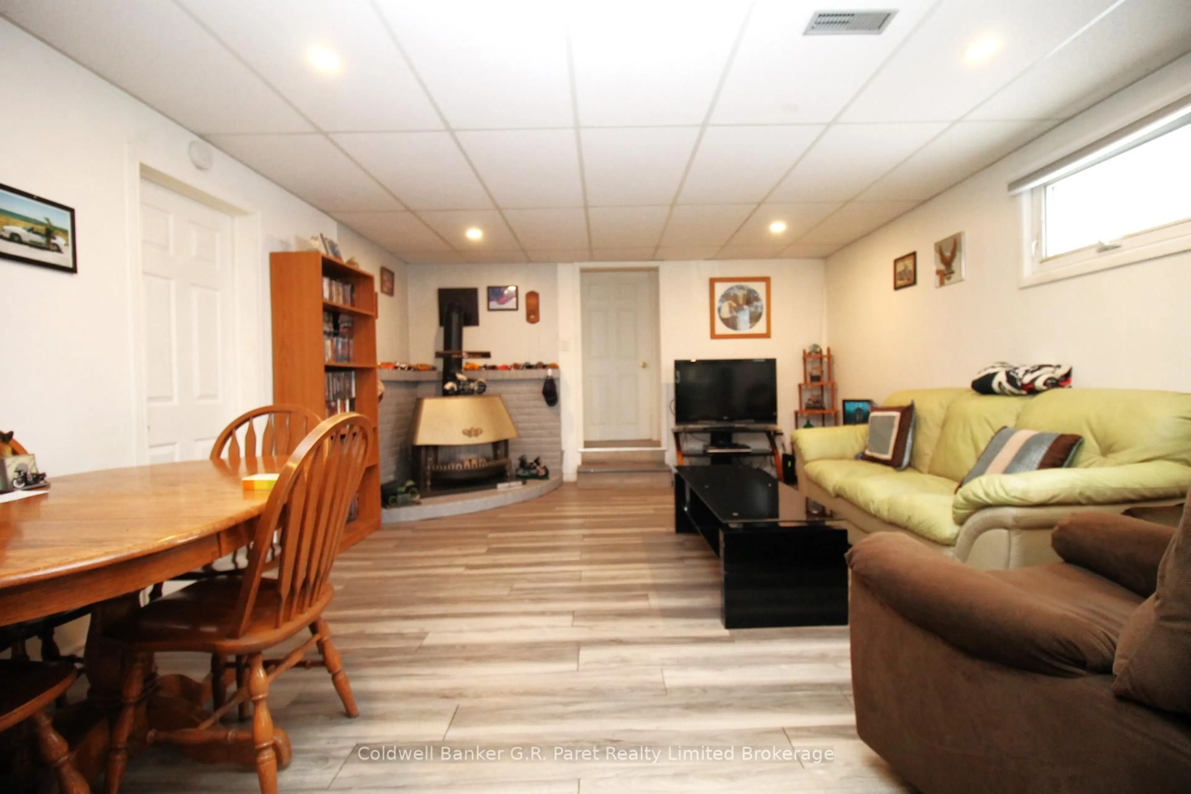 Unknown for 777 James St, Norfolk Ontario N4B 2C9