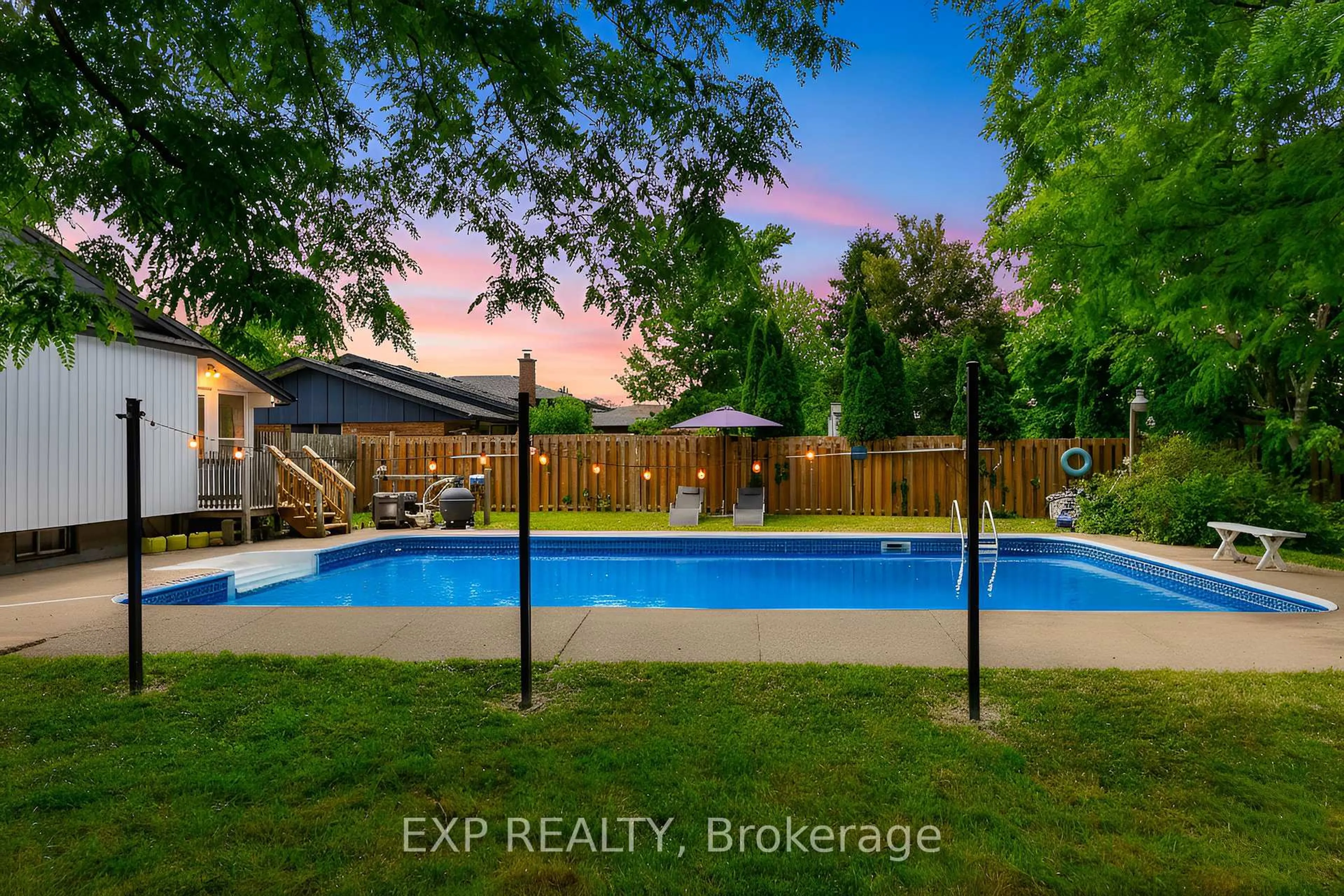 Pool for 6937 Waterloo Dr, Niagara Falls Ontario L2J 1E3
