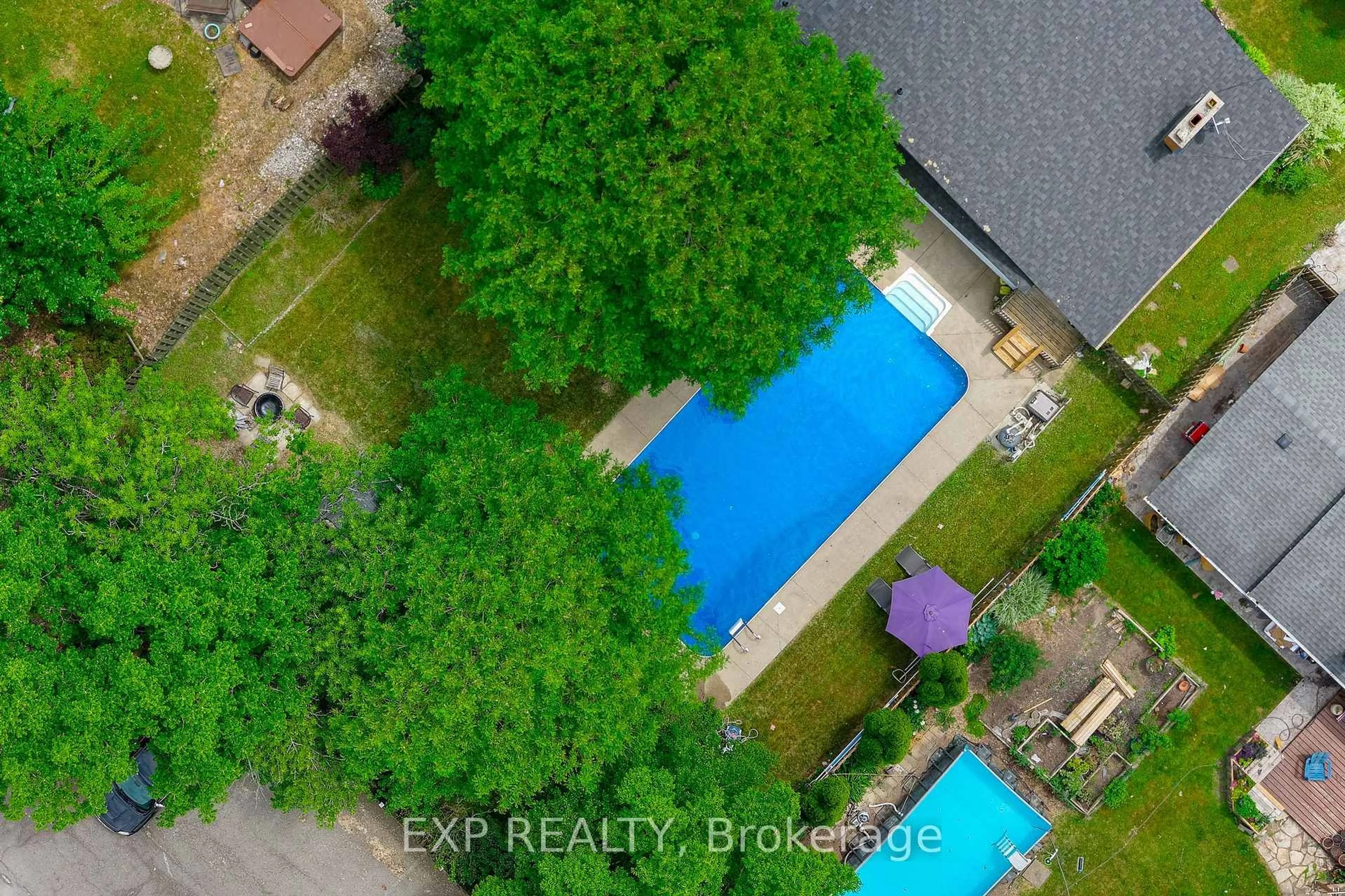 A pic from outside/outdoor area/front of a property/back of a property/a pic from drone, water/lake/river/ocean view for 6937 Waterloo Dr, Niagara Falls Ontario L2J 1E3