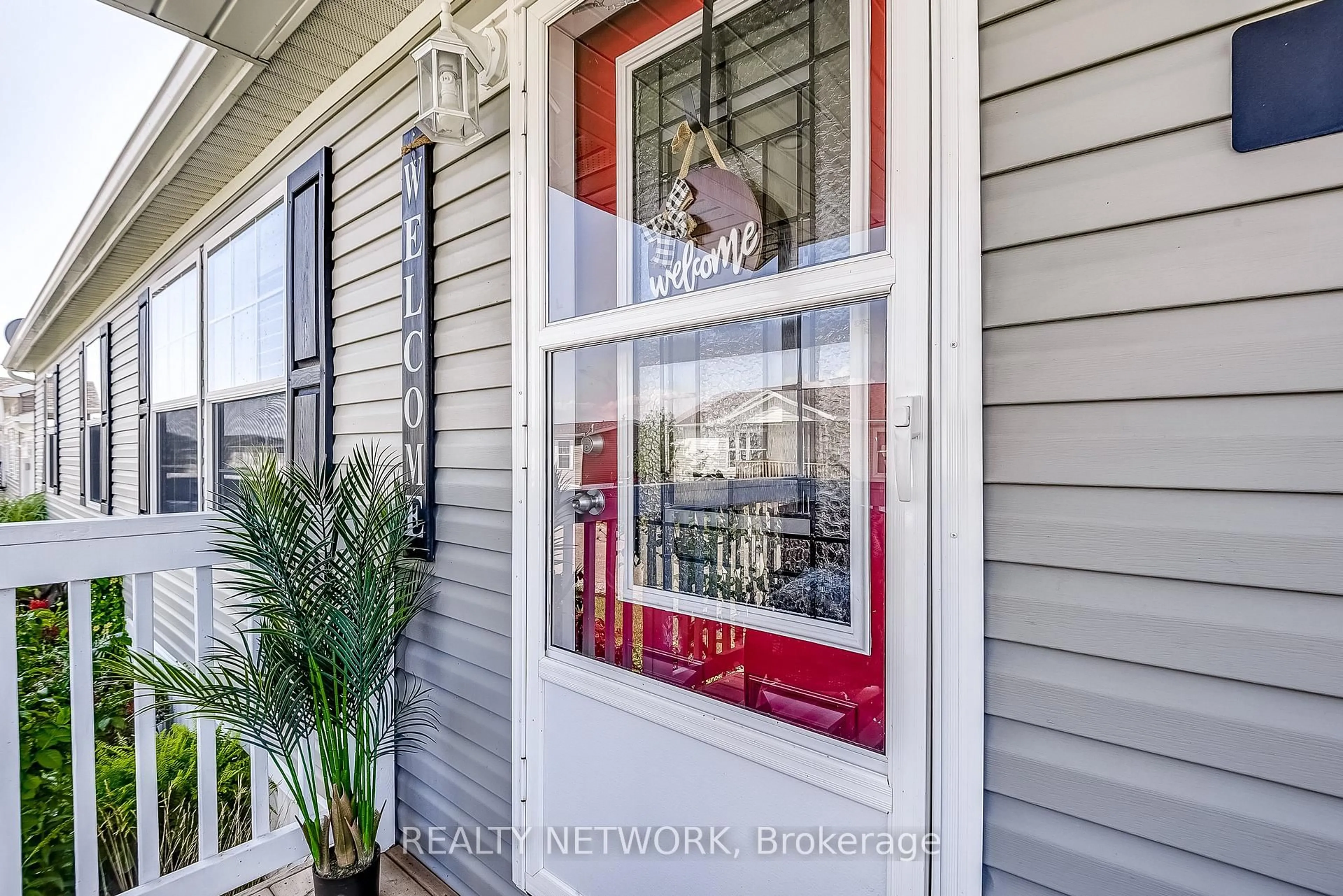 Home with vinyl exterior material, street for 17 Silver Aspen Dr, Haldimand Ontario N0A 1L0