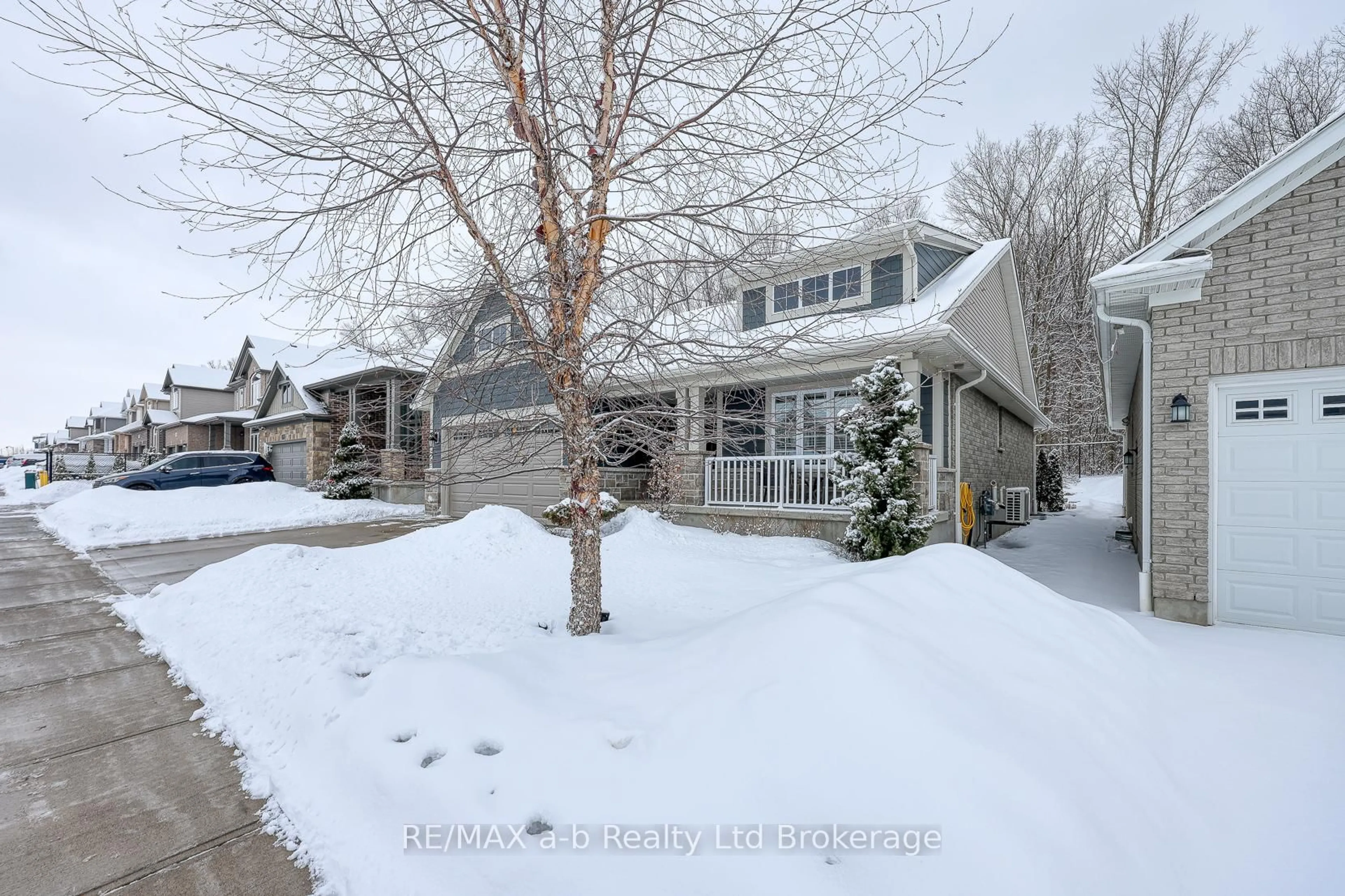 A pic from outside/outdoor area/front of a property/back of a property/a pic from drone, street for 56 Hollingshead Rd, Ingersoll Ontario N5C 0C6