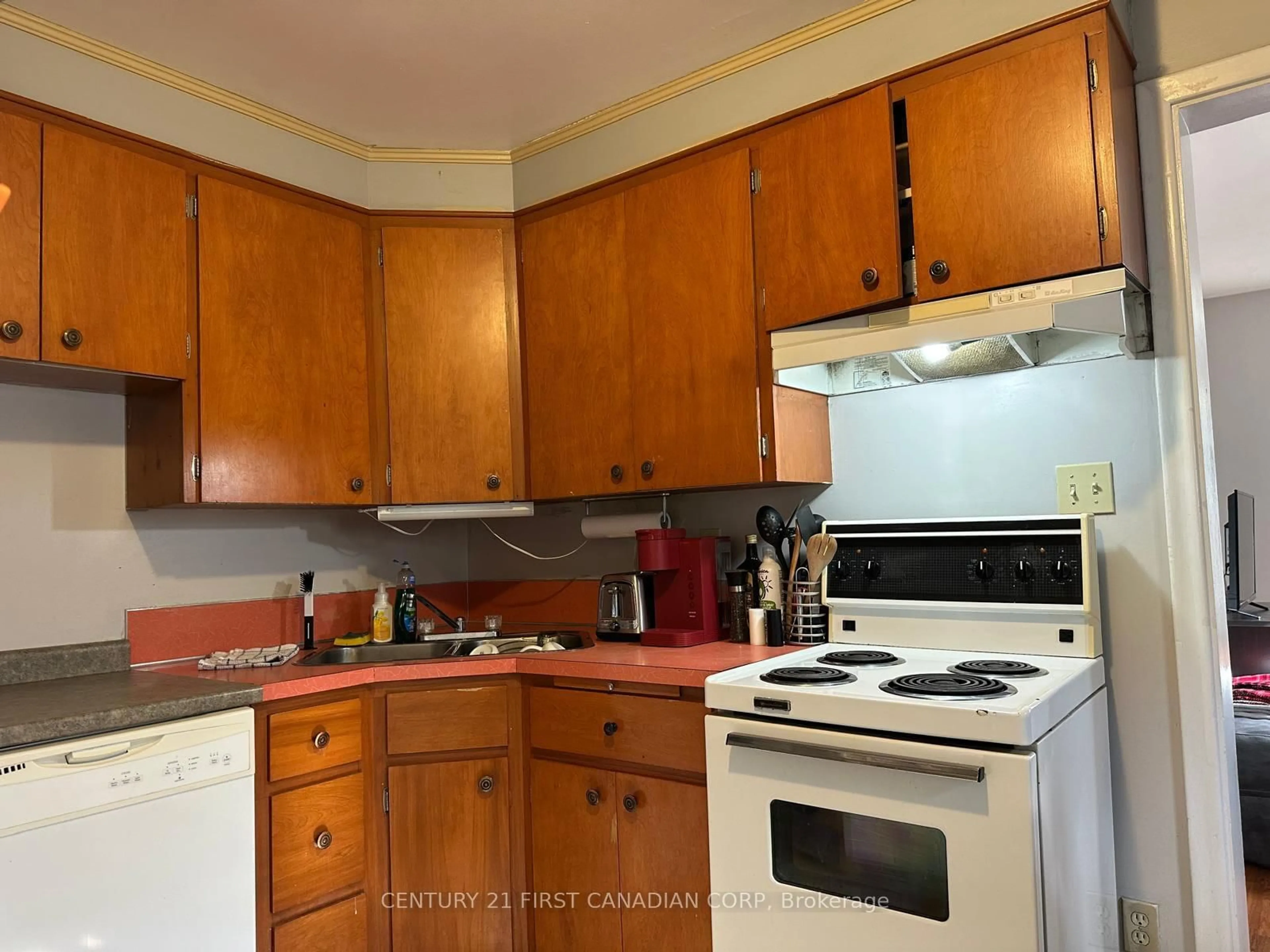 Standard kitchen, wood/laminate floor for 5 Audrey Ave, London East Ontario N6A 2Y8