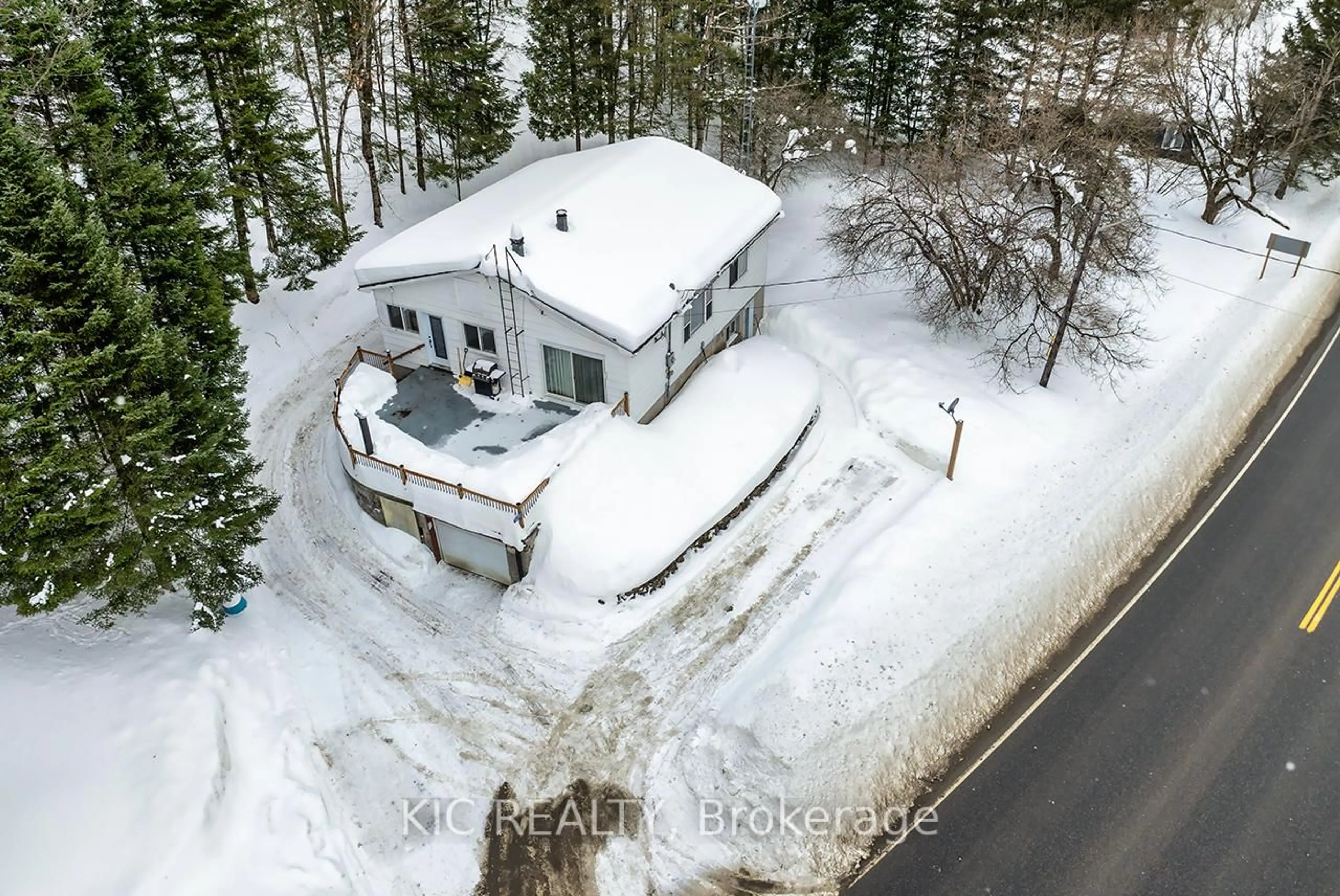 A pic from outside/outdoor area/front of a property/back of a property/a pic from drone, unknown for 14202 Highway 118 Highway, Dysart et al Ontario K0M 1S0