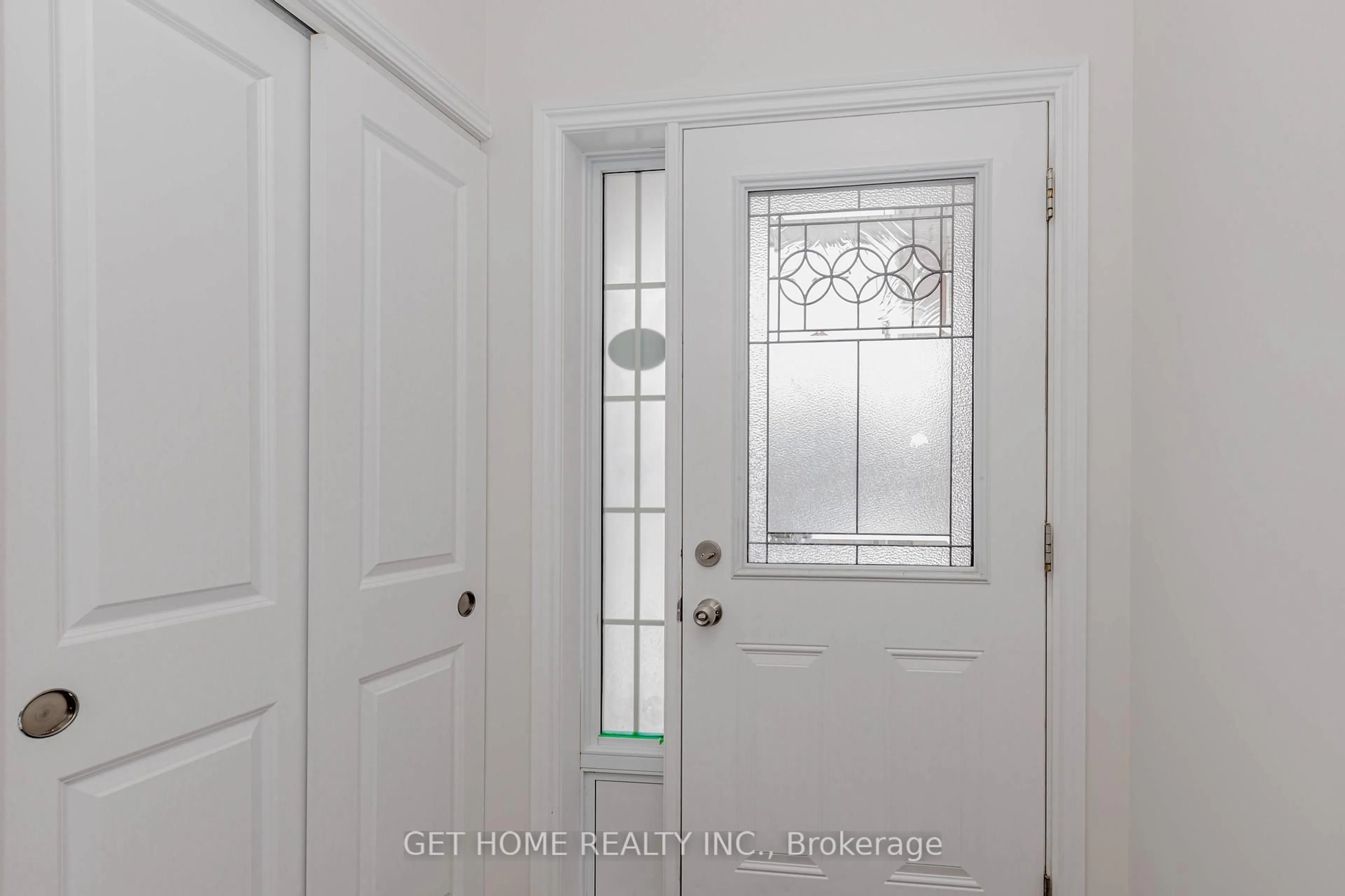 Indoor entryway for 1243 Old Zeller Dr, Kitchener Ontario N2A 0A2