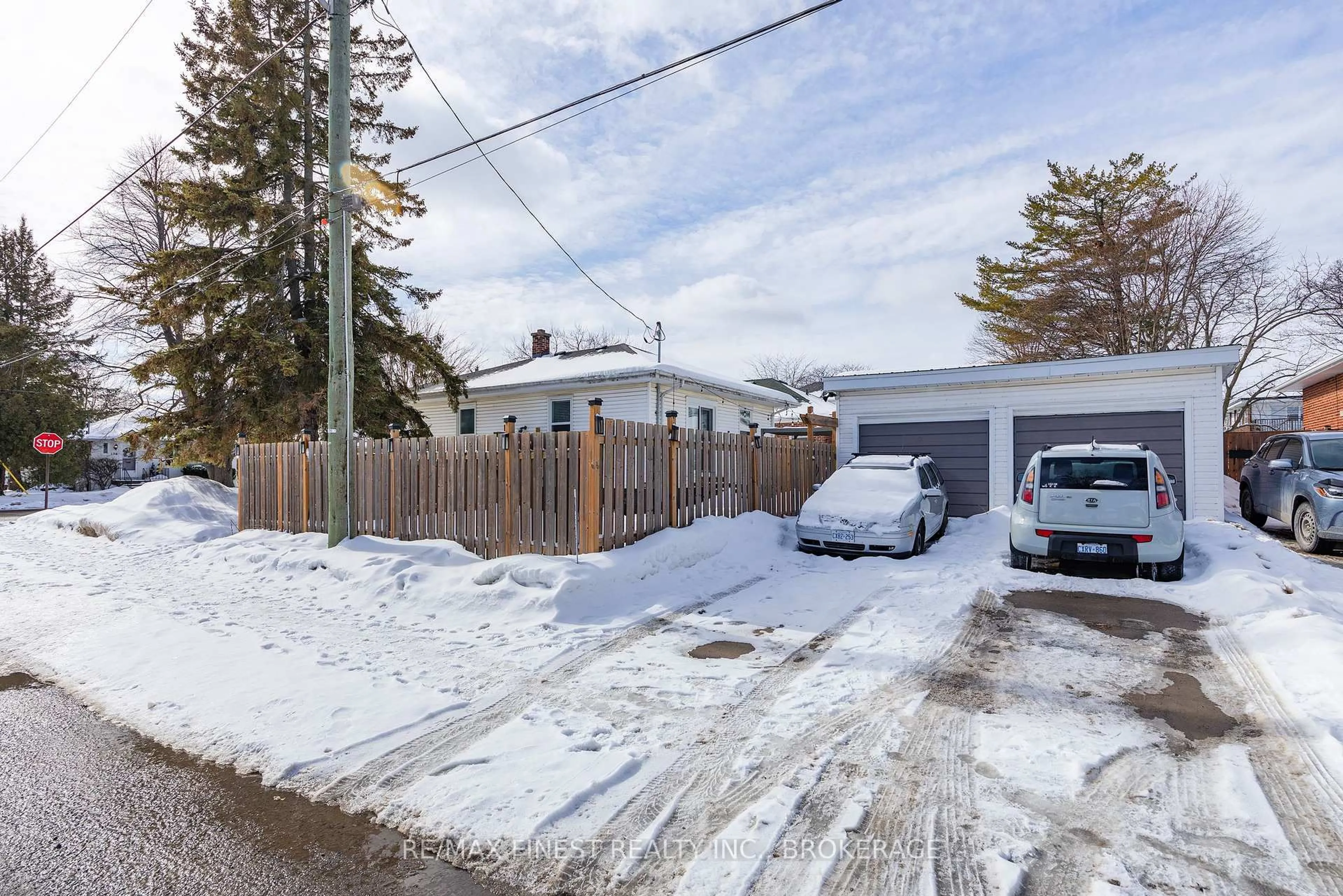 A pic from outside/outdoor area/front of a property/back of a property/a pic from drone, street for 155 Carruthers Ave, Kingston Ontario K7L 1M8
