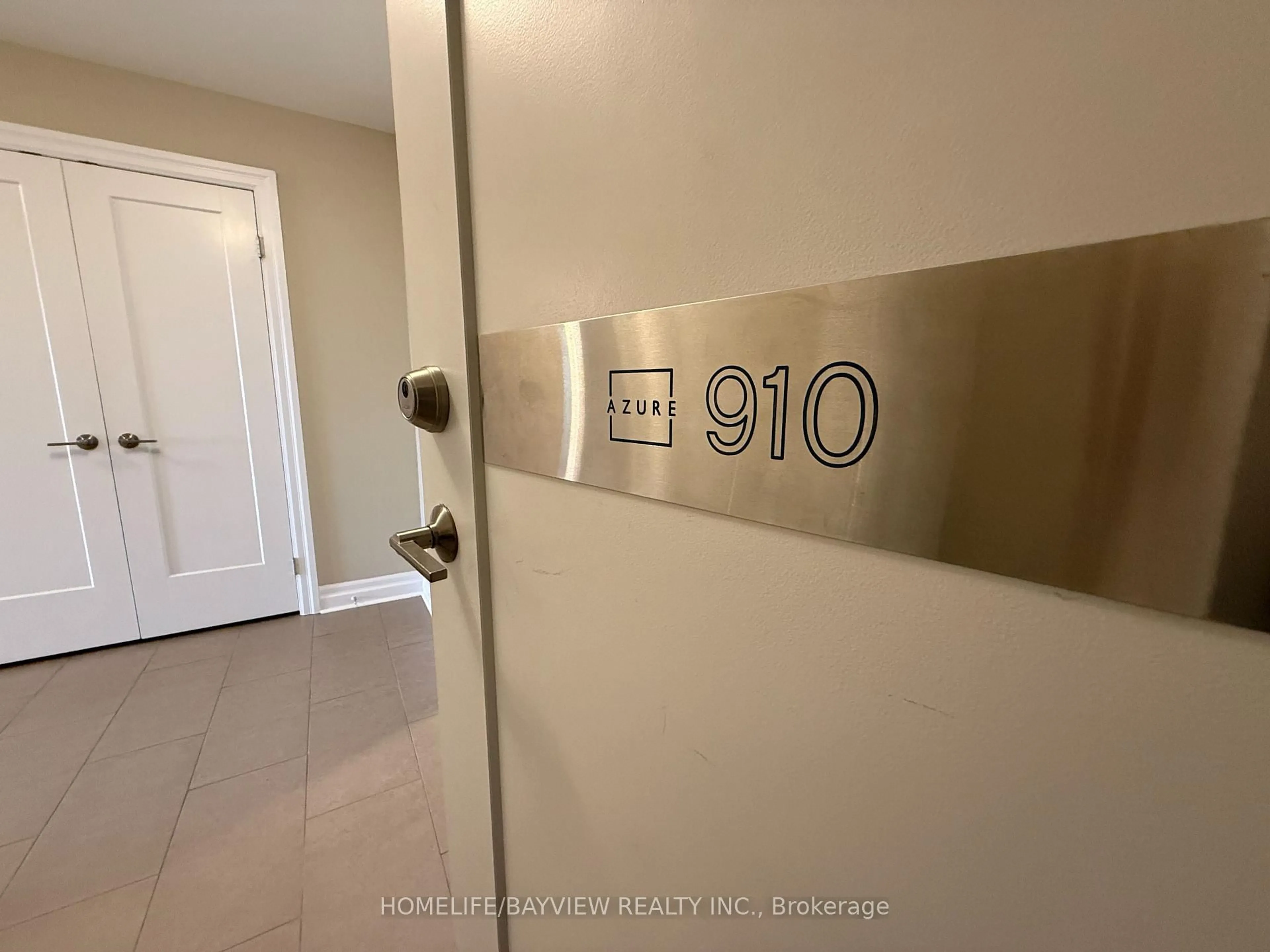 Indoor entryway for 505 Talbot St #910, London East Ontario N6A 2S6