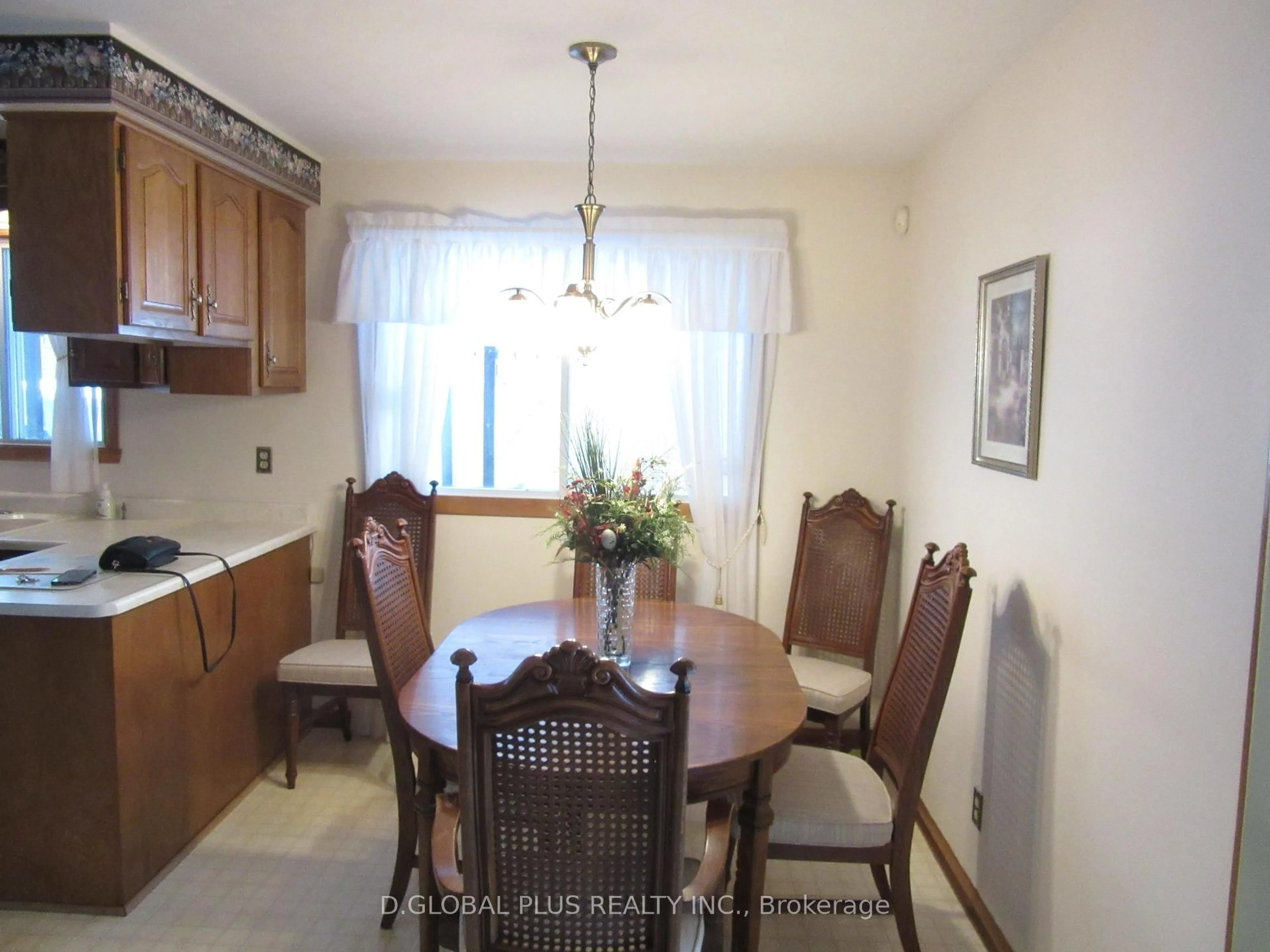 Dining room, unknown for 438 Beach Ave, Cornwall Ontario K6H 5P1
