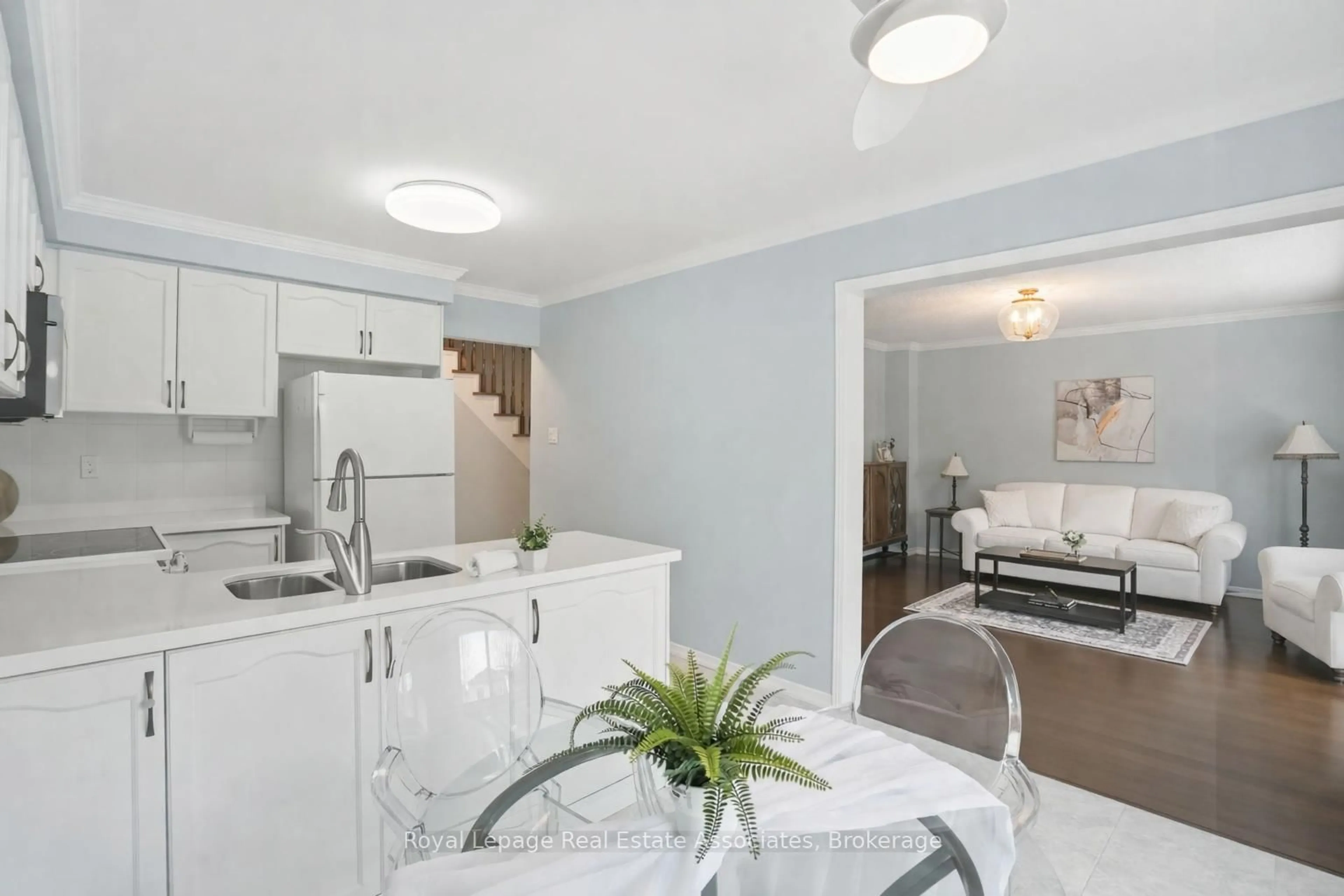 Open concept kitchen, ceramic/tile floor for 140 Fellowes Cres, Hamilton Ontario L0R 2H3