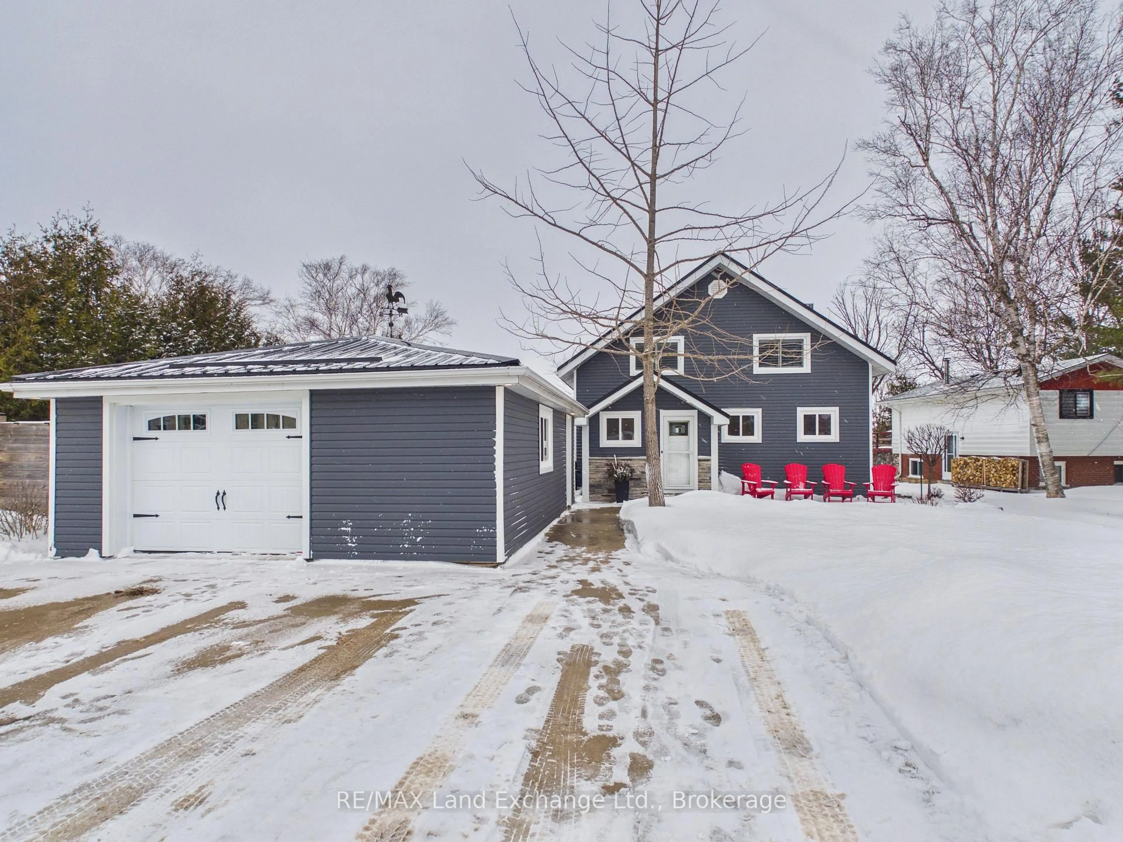 A pic from outside/outdoor area/front of a property/back of a property/a pic from drone, street for 9 Macgregor Beach Rd, Kincardine Ontario N2Z 1J6