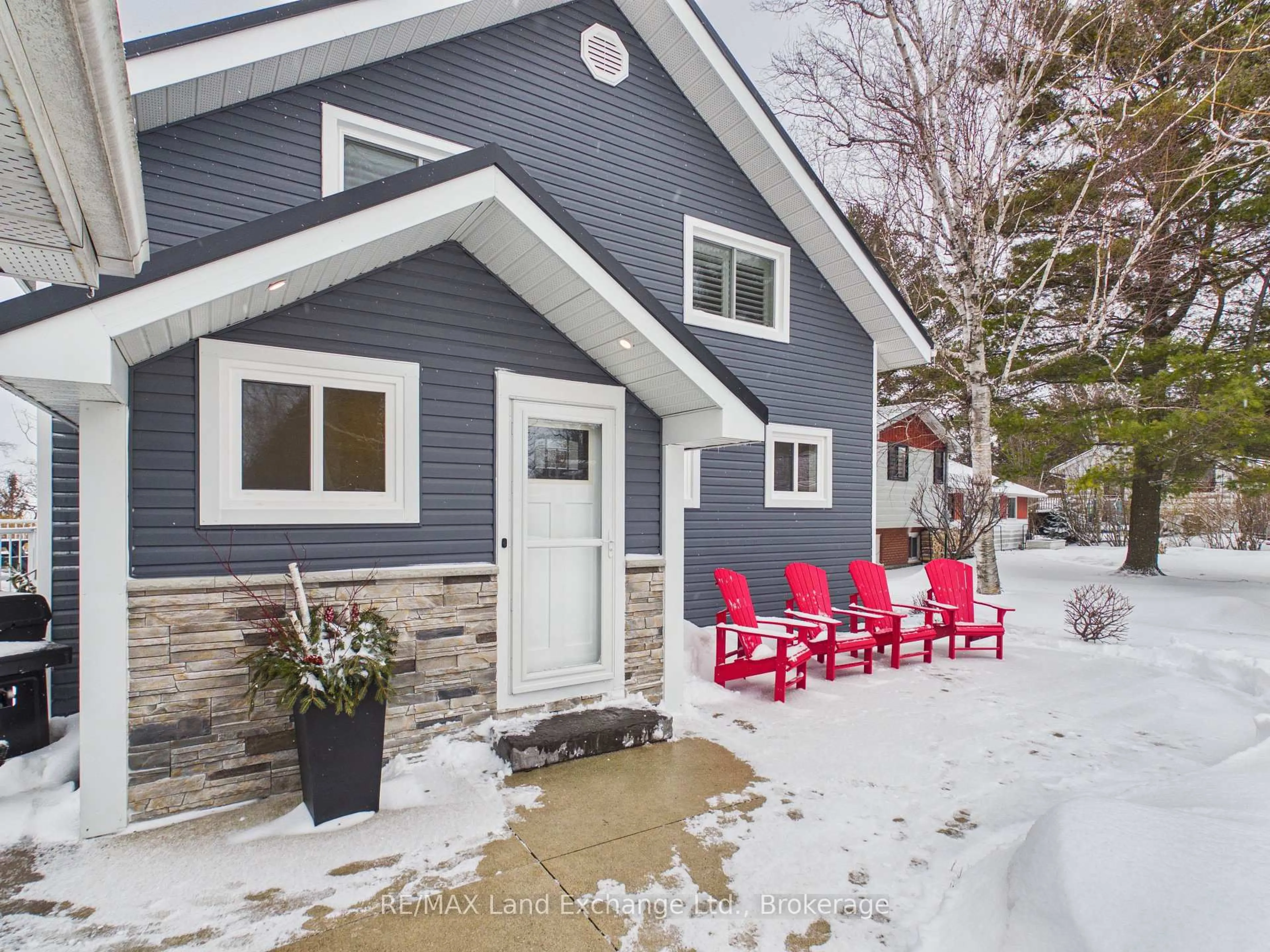 Home with vinyl exterior material, street for 9 Macgregor Beach Rd, Kincardine Ontario N2Z 1J6