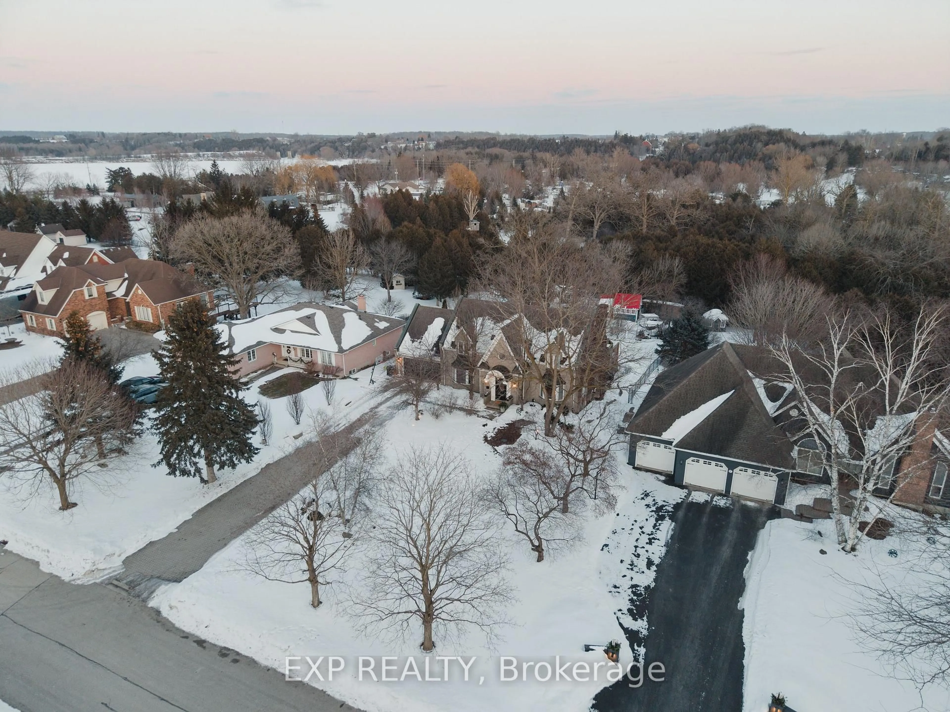 A pic from outside/outdoor area/front of a property/back of a property/a pic from drone, city buildings view from balcony for 21 Granbridge Dr, Woolwich Ontario N0B 2V0