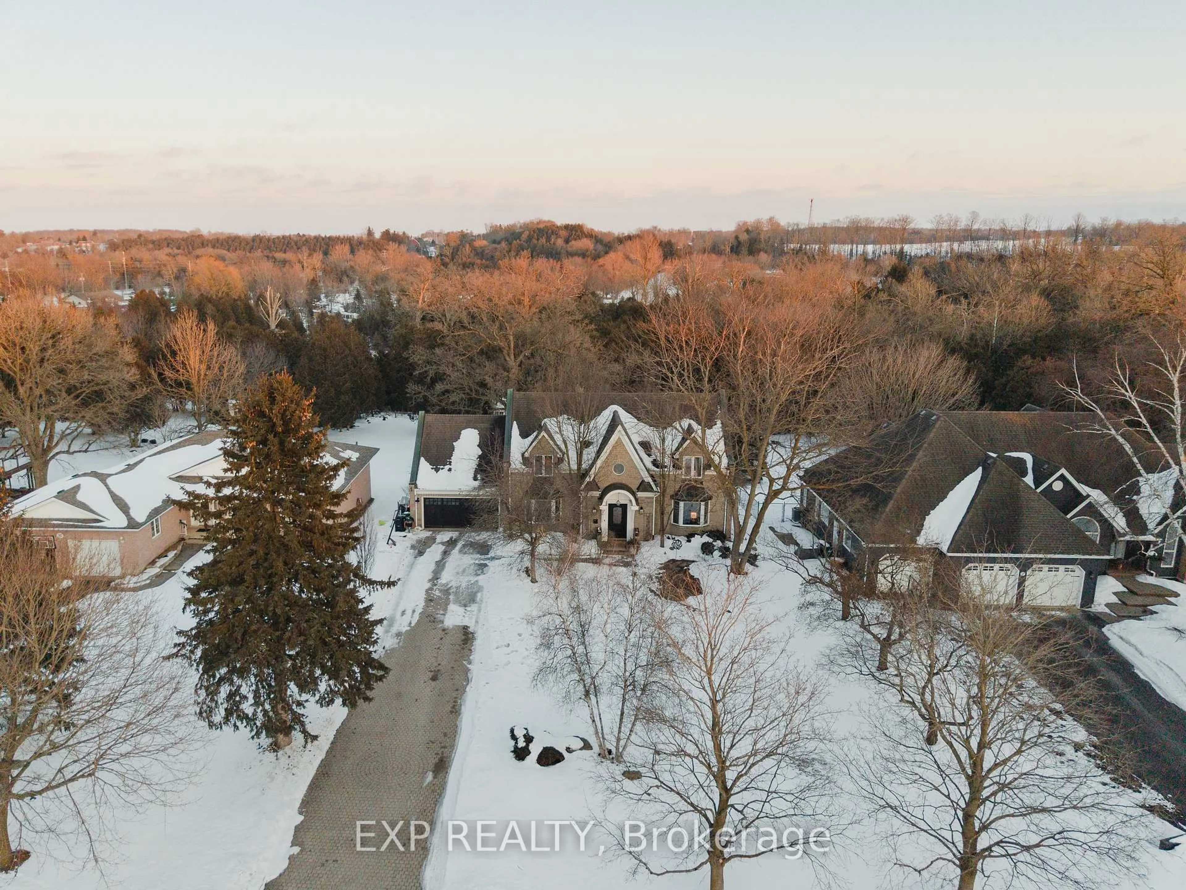 A pic from outside/outdoor area/front of a property/back of a property/a pic from drone, unknown for 21 Granbridge Dr, Woolwich Ontario N0B 2V0