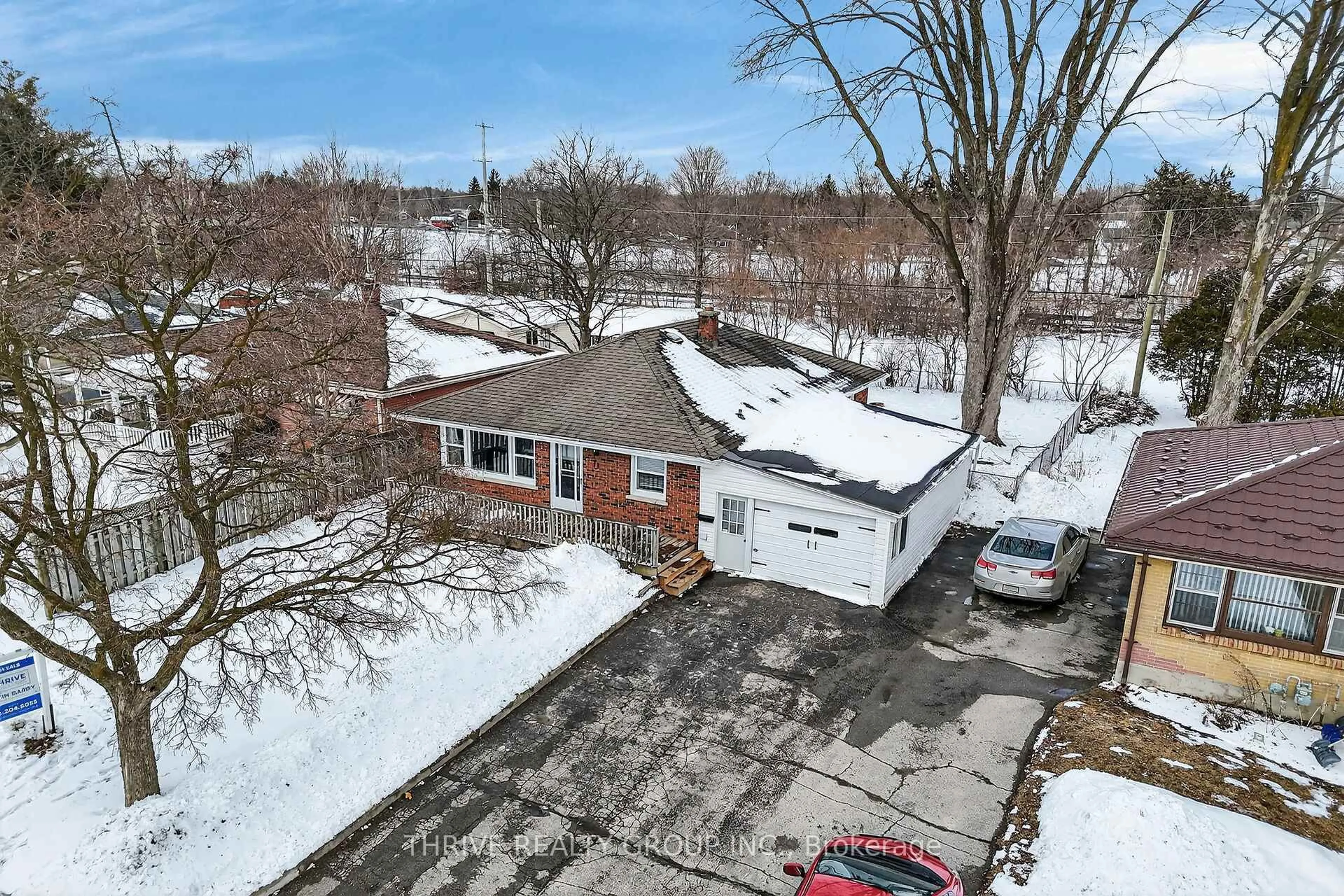 A pic from outside/outdoor area/front of a property/back of a property/a pic from drone, street for 71 Jasper Cres, London East Ontario N5W 1J9