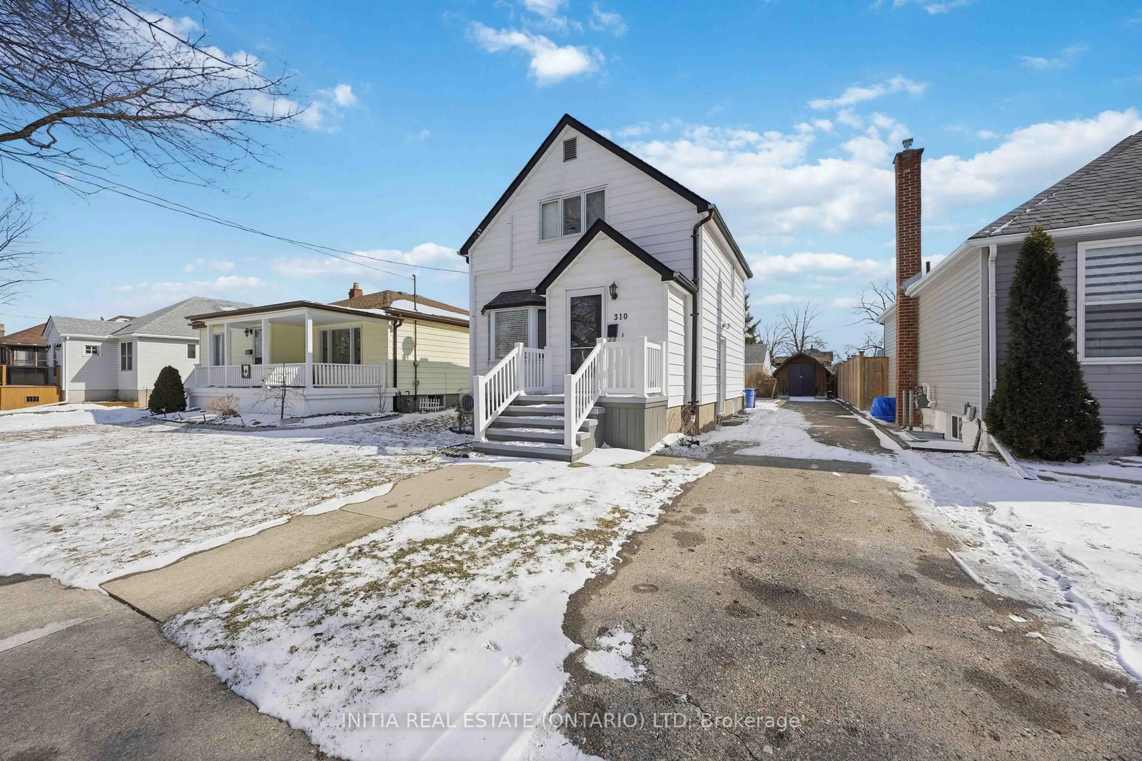 A pic from outside/outdoor area/front of a property/back of a property/a pic from drone, street for 310 Conrad St, Sarnia Ontario N7T 3K6