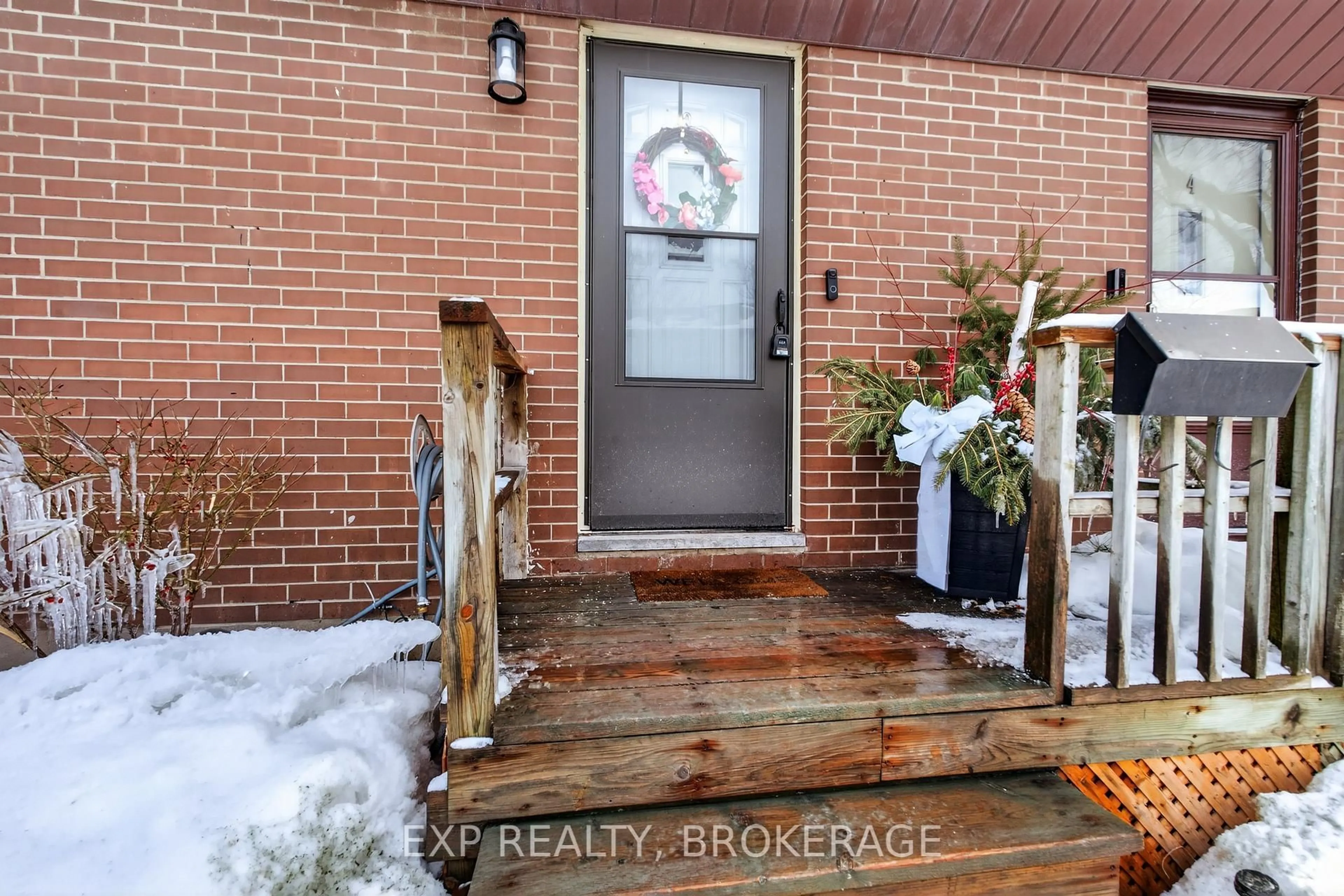 Indoor entryway for 126 NOTCH HILL Rd #3, Kingston Ontario K7M 2X1