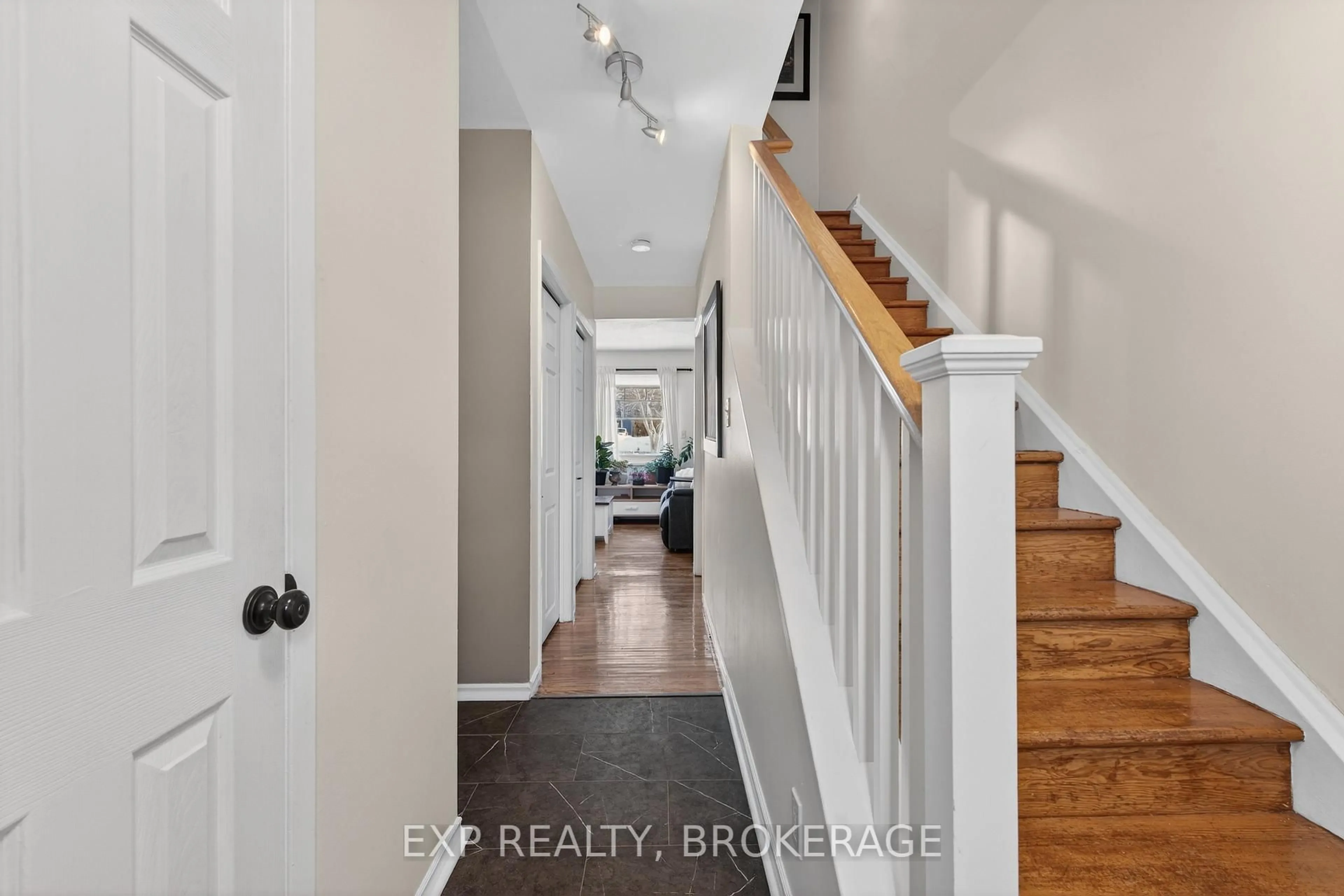 Indoor entryway for 126 NOTCH HILL Rd #3, Kingston Ontario K7M 2X1