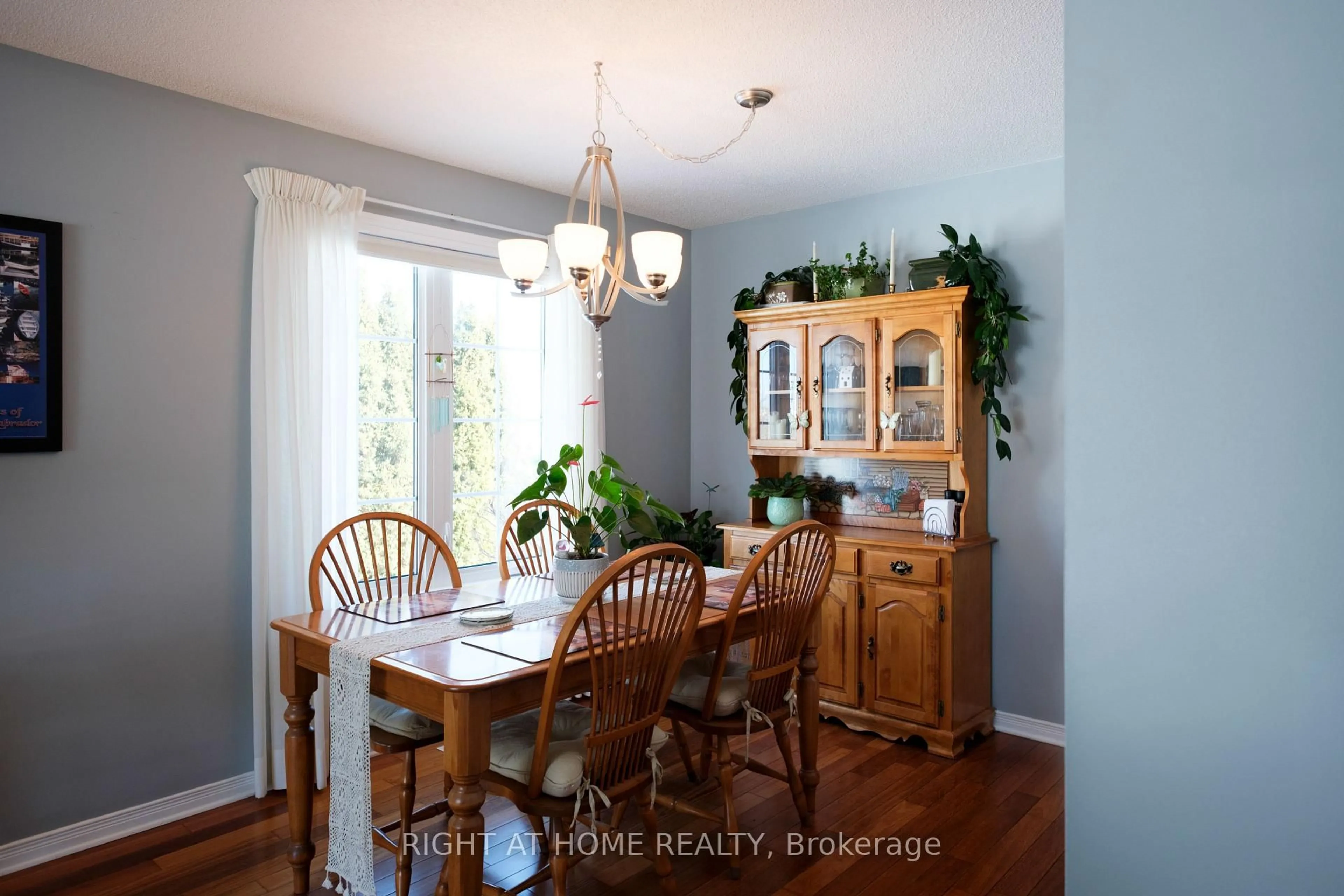 Dining room, wood/laminate floor for 23 Fairview Cres, Arnprior Ontario K7S 3V7