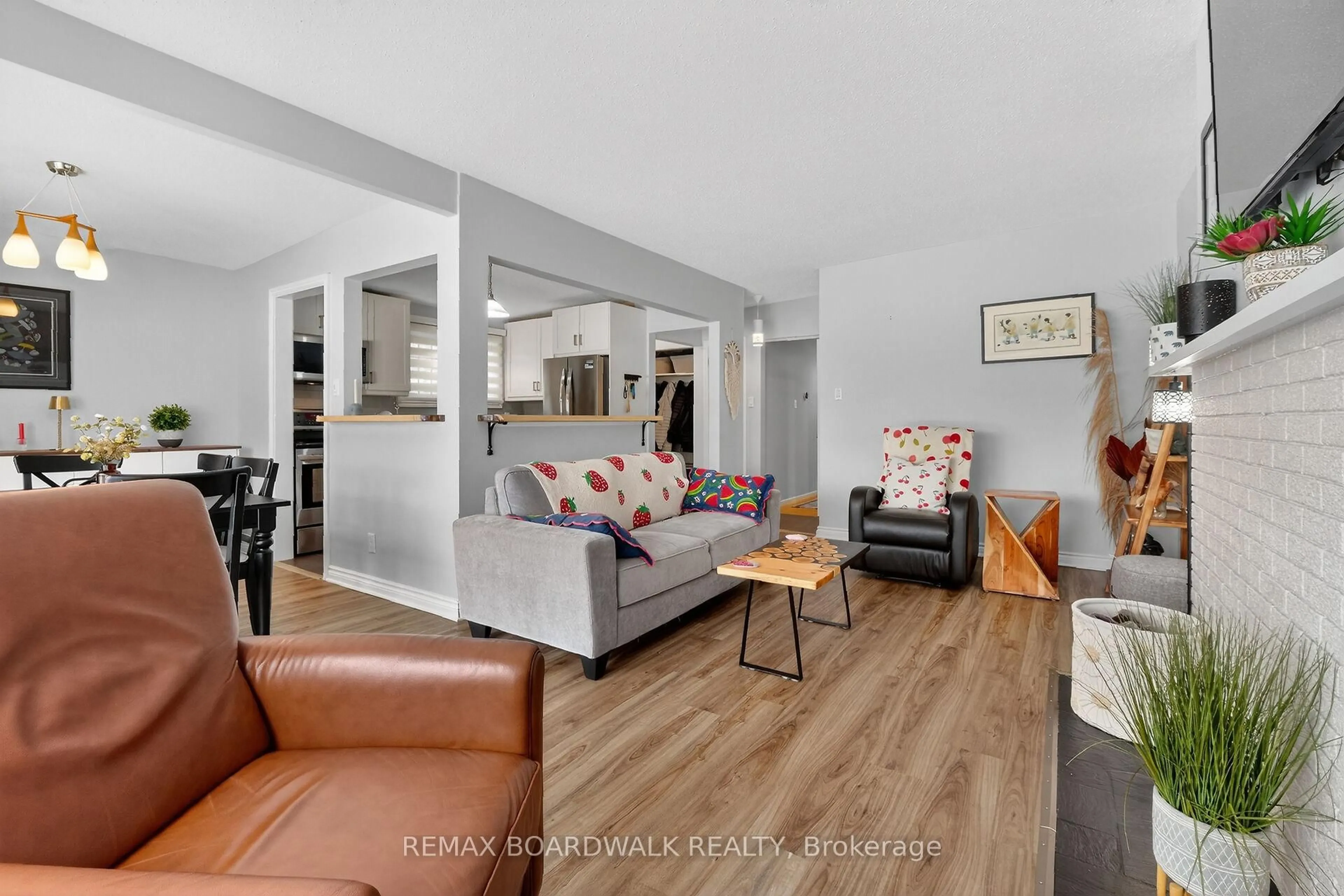 Living room with furniture, wood/laminate floor for 2462 Tupper Ave, Ottawa Ontario K1G 1G7