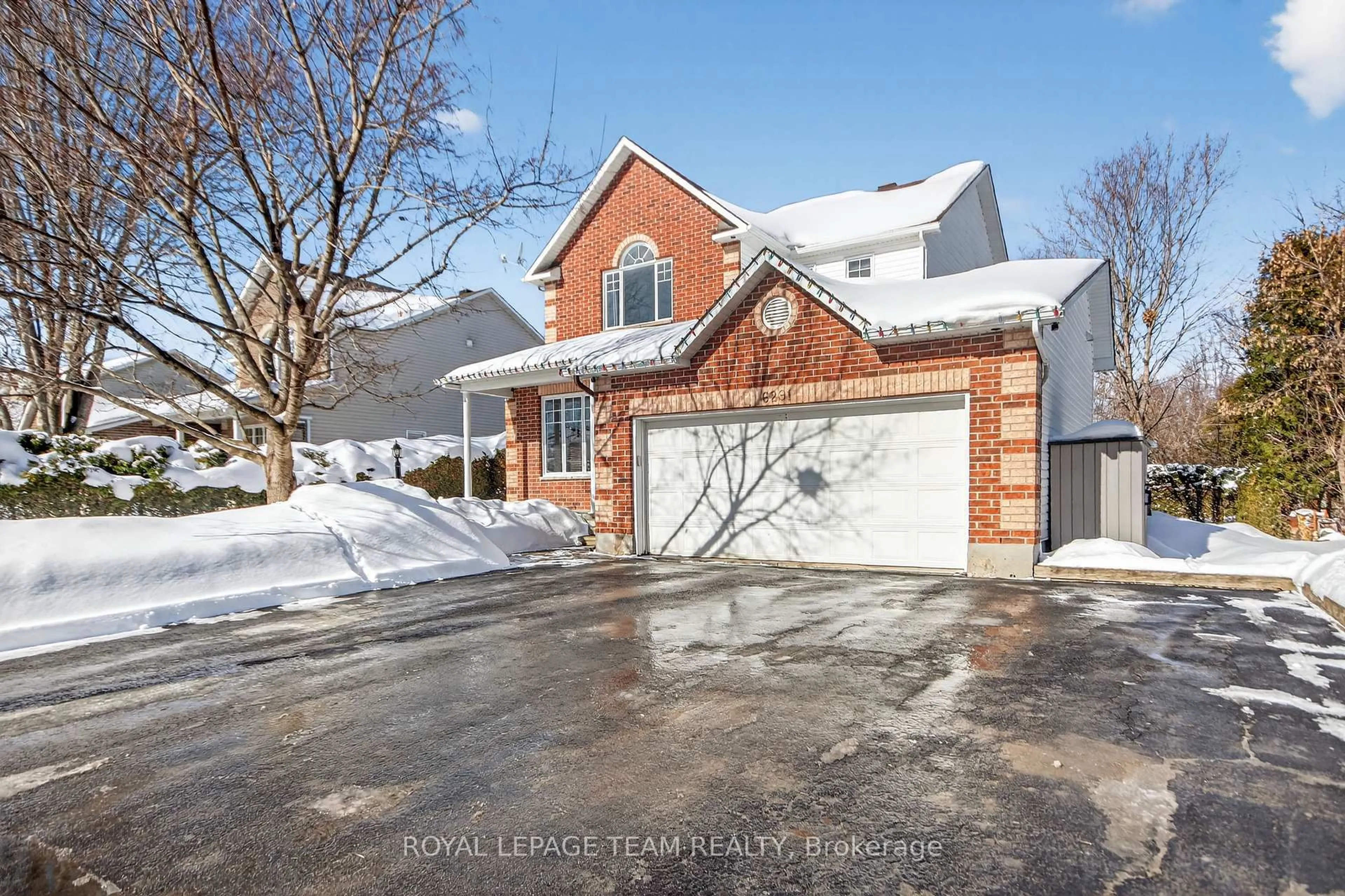 Home with brick exterior material, street for 6291 OTTAWA St, Richmond Ontario K0A 2Z0