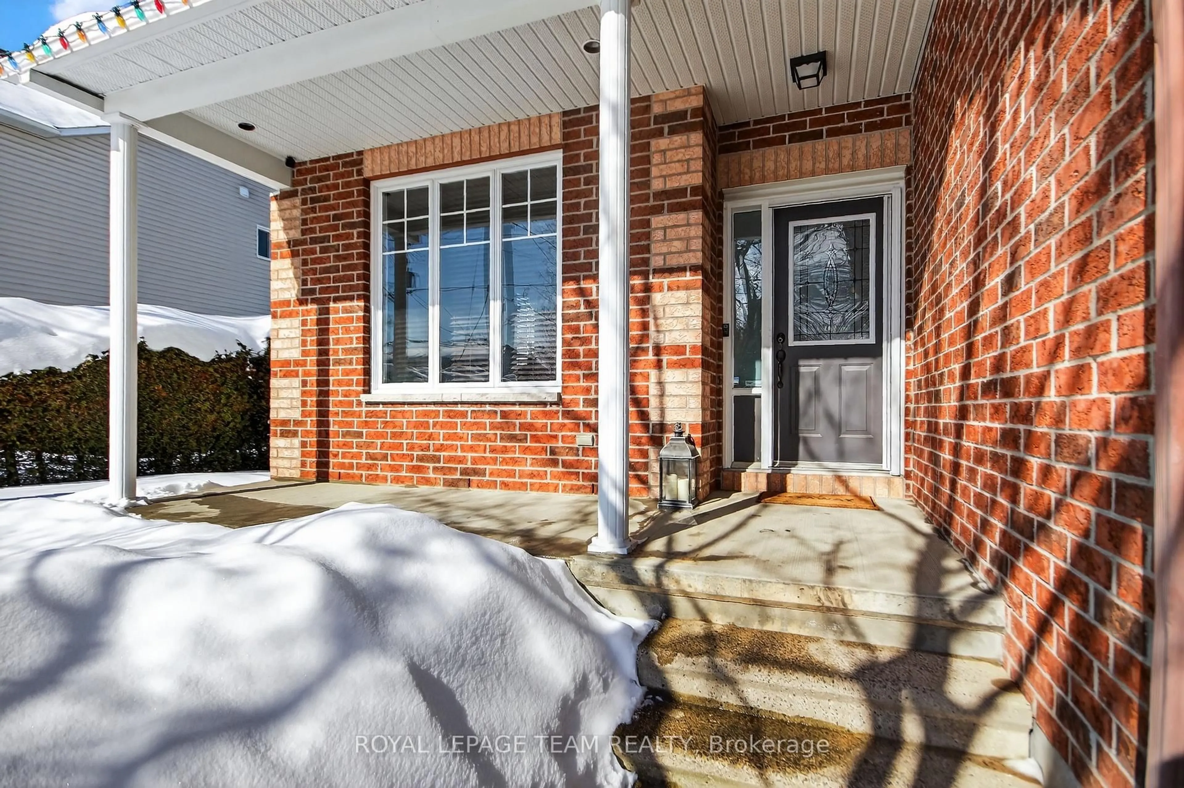 Home with brick exterior material, street for 6291 OTTAWA St, Richmond Ontario K0A 2Z0
