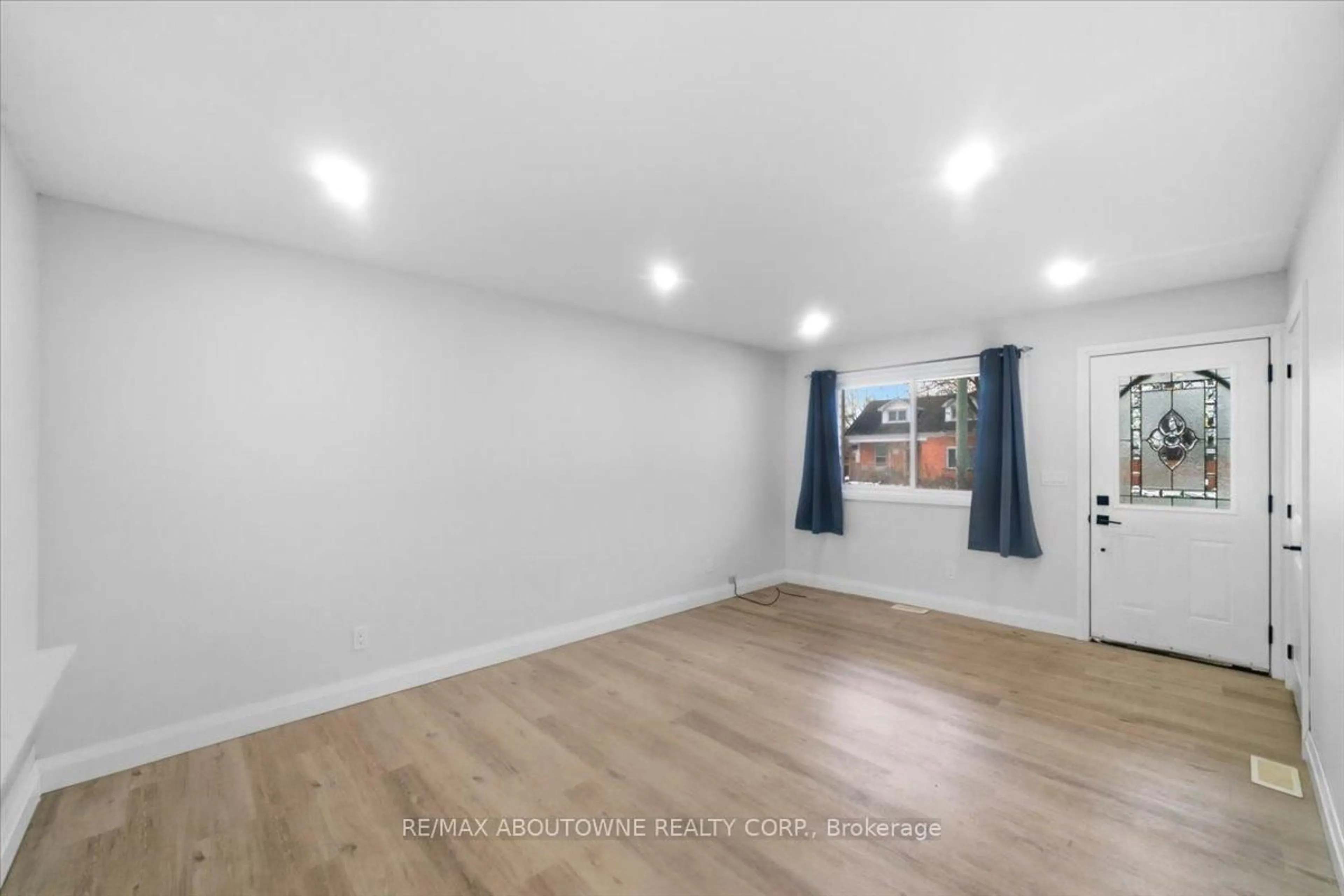 A pic of a room for 12 Main St, Haldimand Ontario N0A 1P0