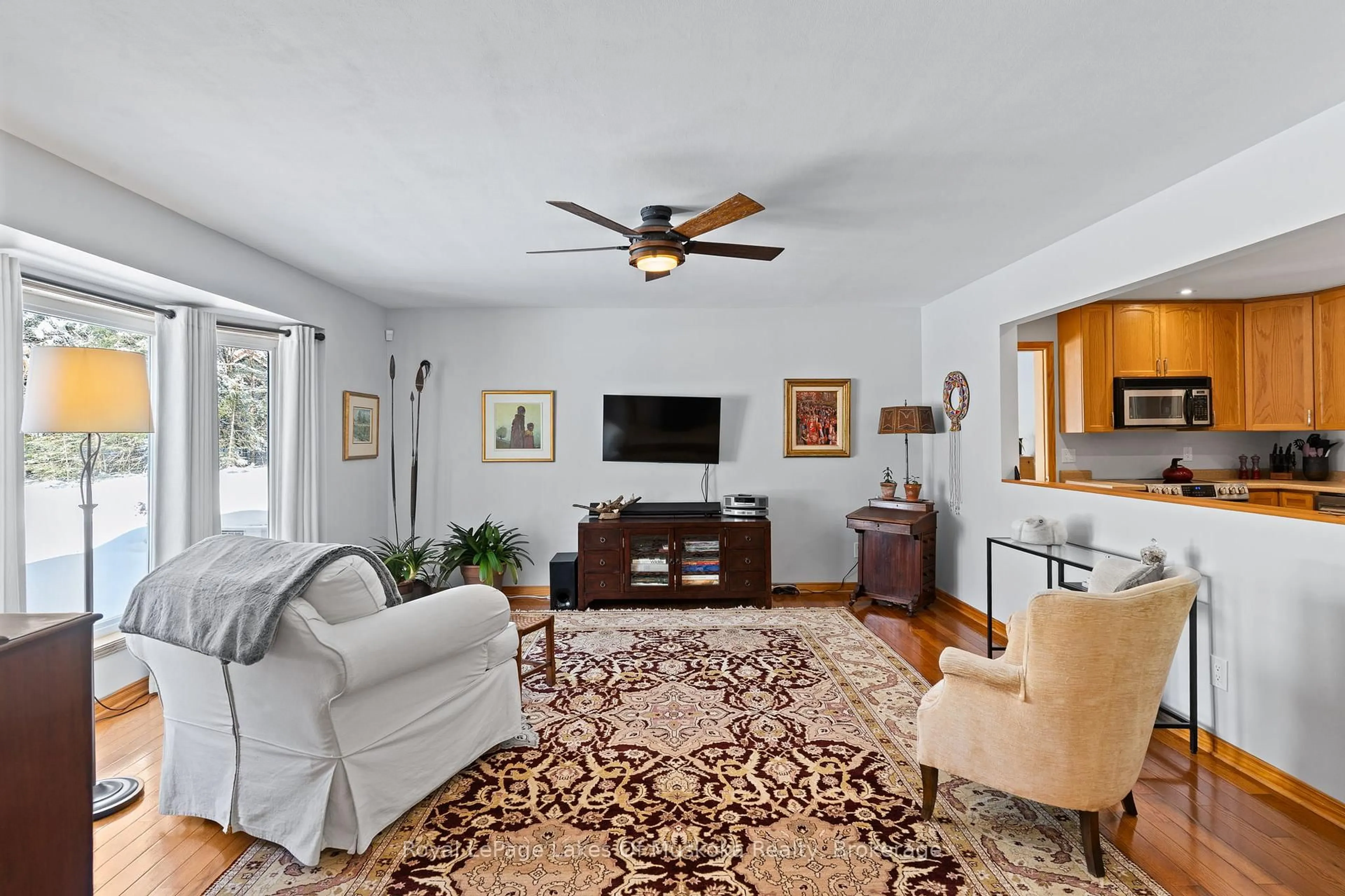 Living room with furniture, unknown for 57 Hiawatha Dr, Huntsville Ontario P0B 1L0