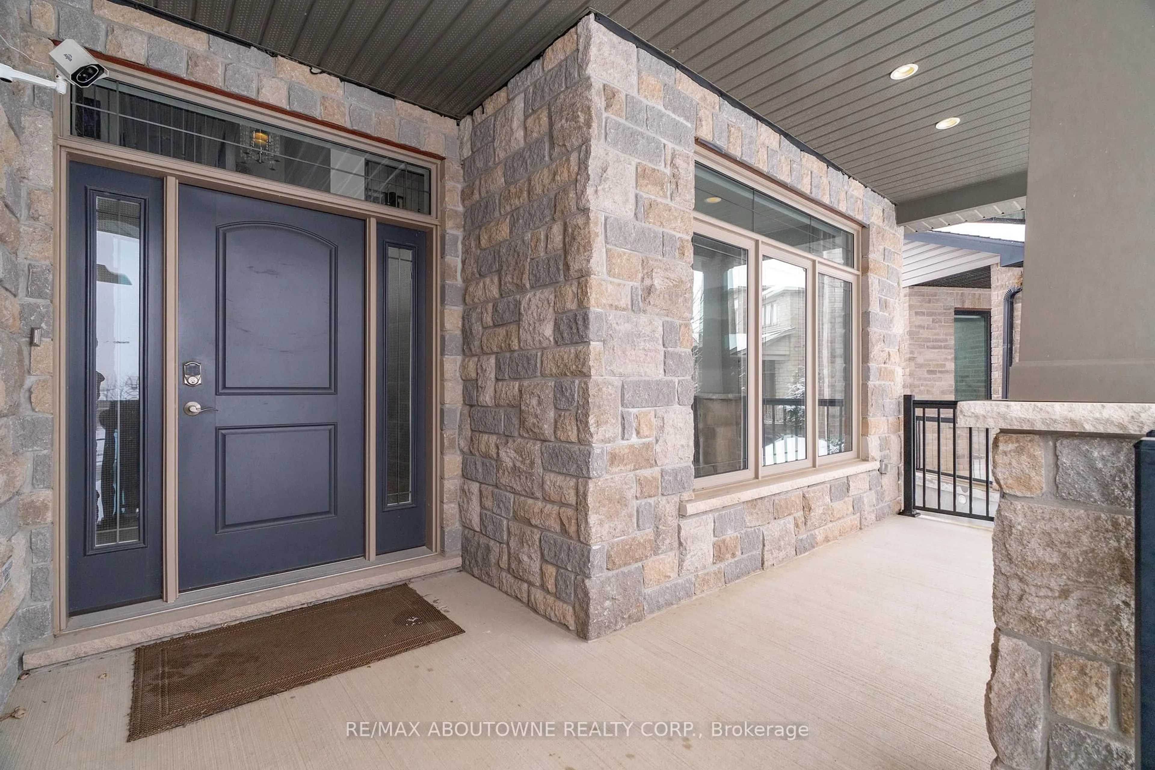 Indoor entryway for 305 Gosling Gdns, Guelph Ontario N1L 0M1
