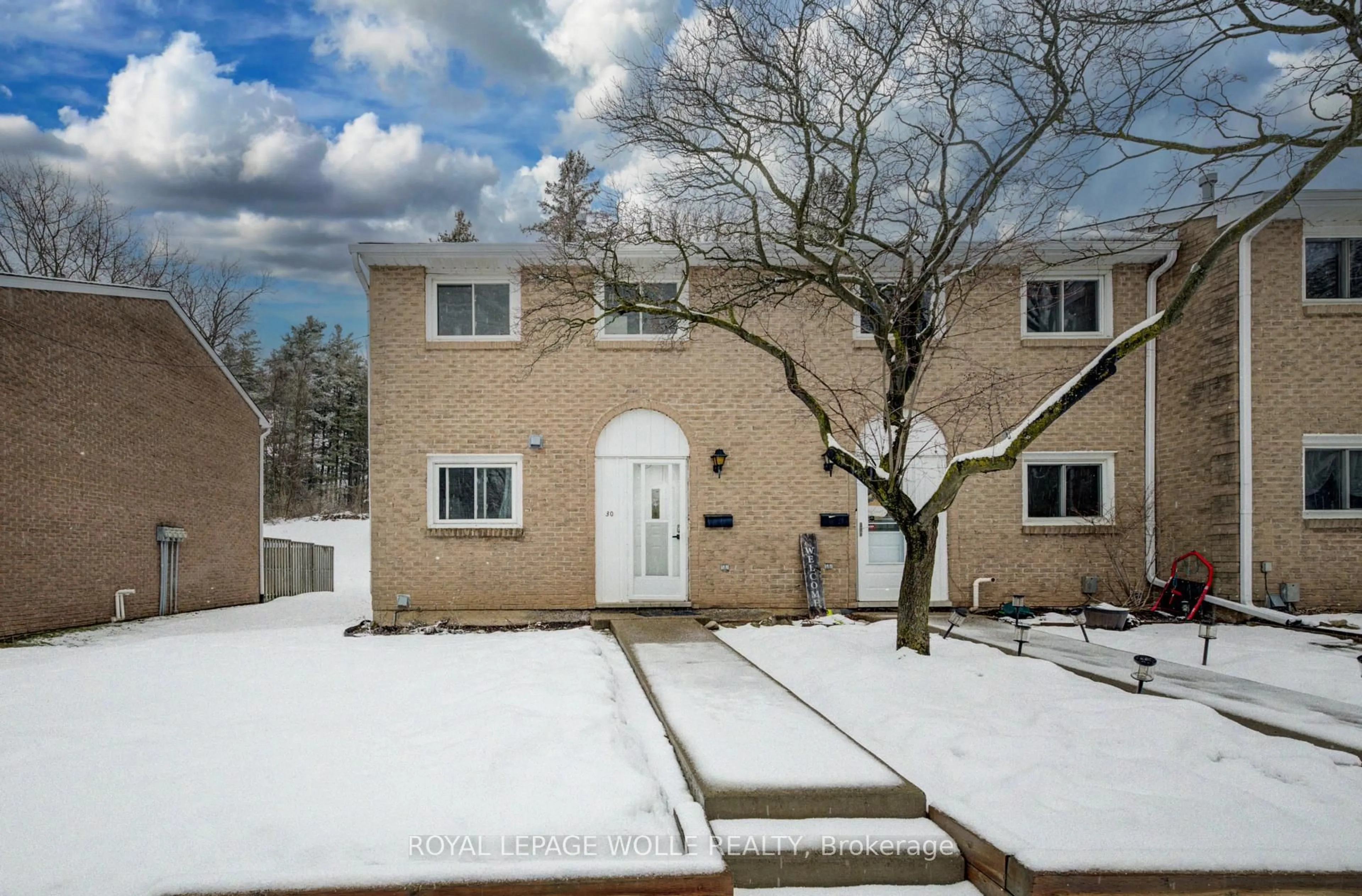 A pic from outside/outdoor area/front of a property/back of a property/a pic from drone, street for 206 Green Valley Dr #30, Kitchener Ontario N2P 1G9