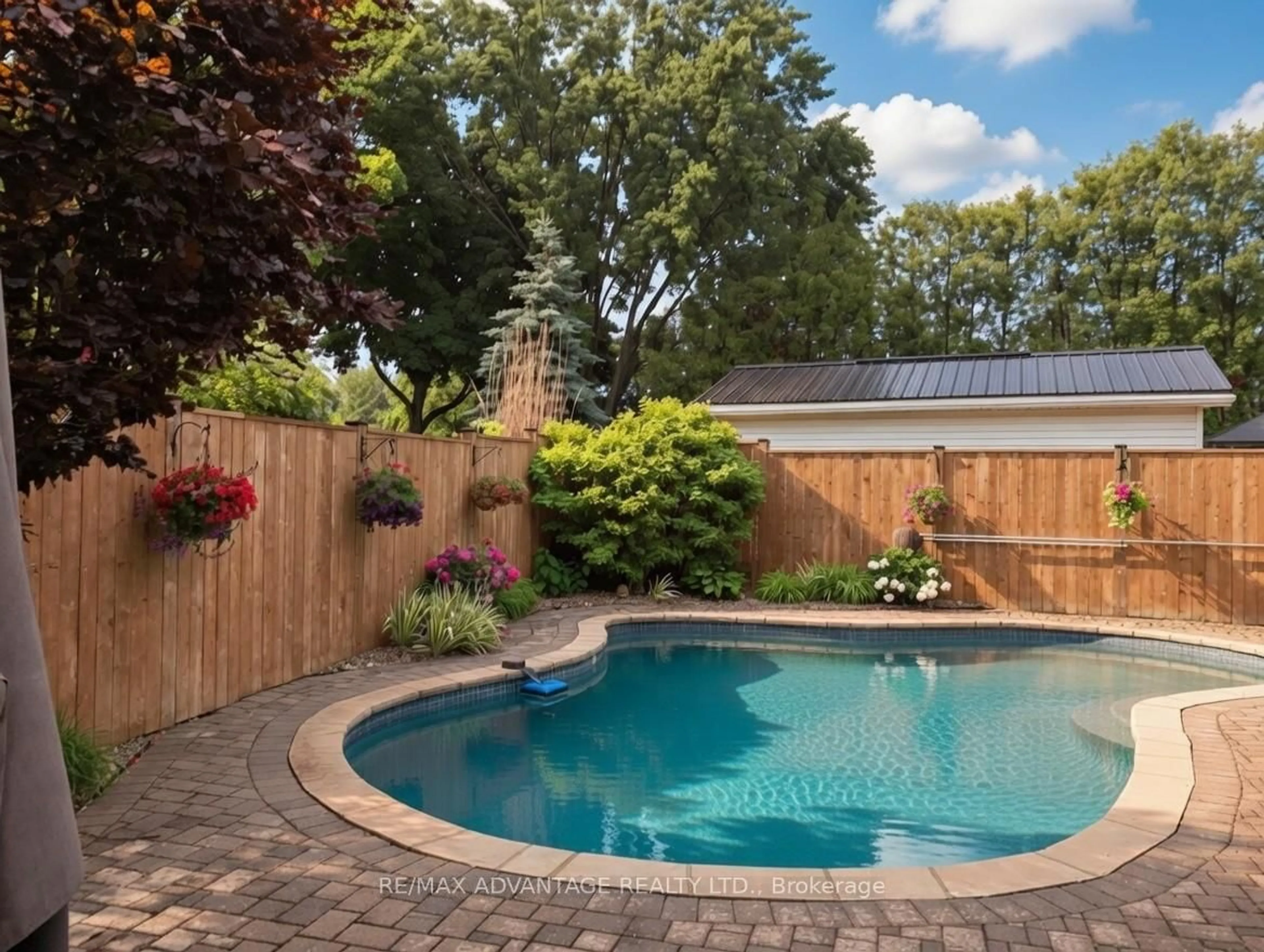 Pool for 572 Huntingdon Dr, London South Ontario N6C 4J4
