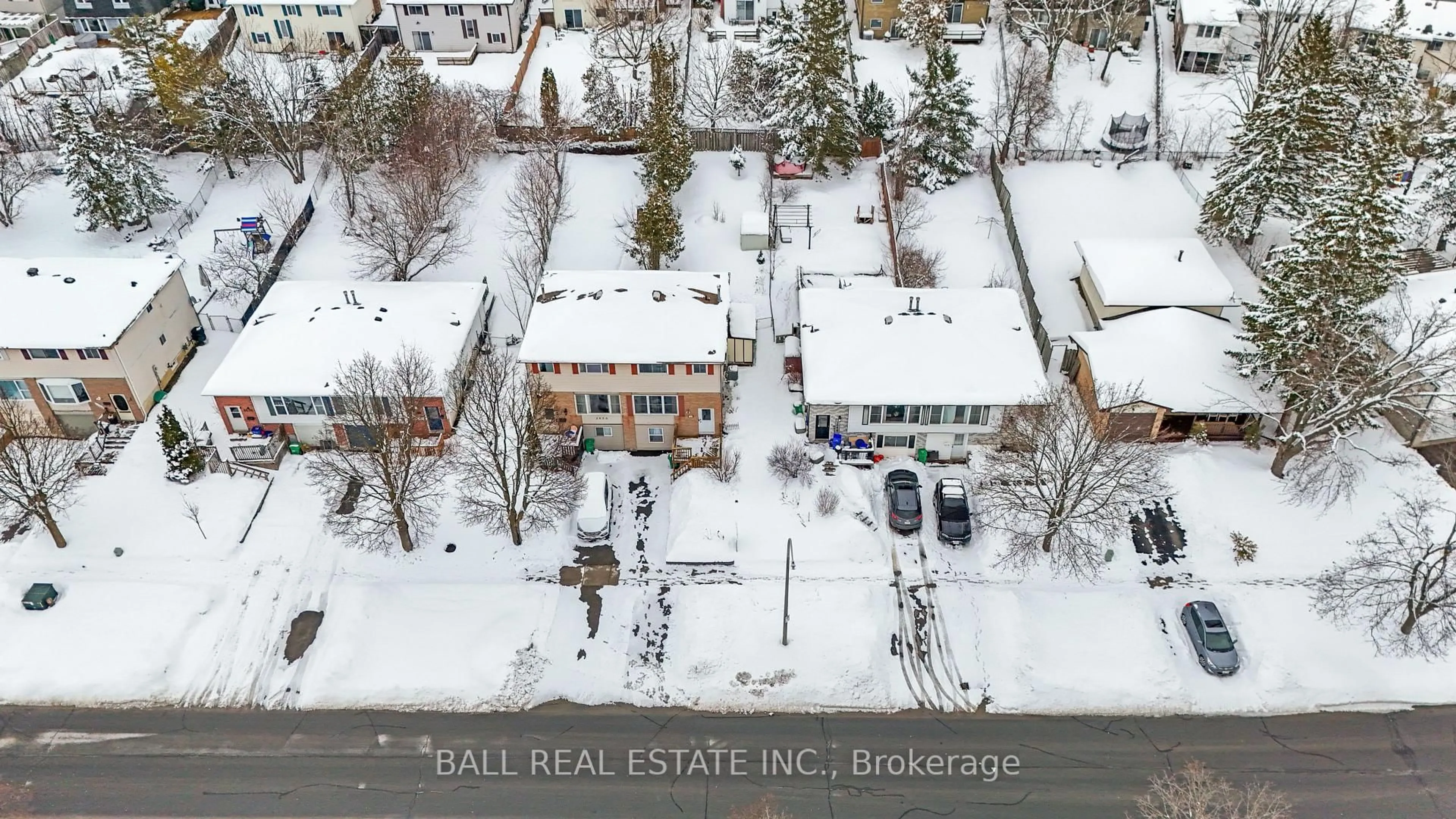A pic from outside/outdoor area/front of a property/back of a property/a pic from drone, street for 2048 Walker Ave, Peterborough Ontario K9L 1S1